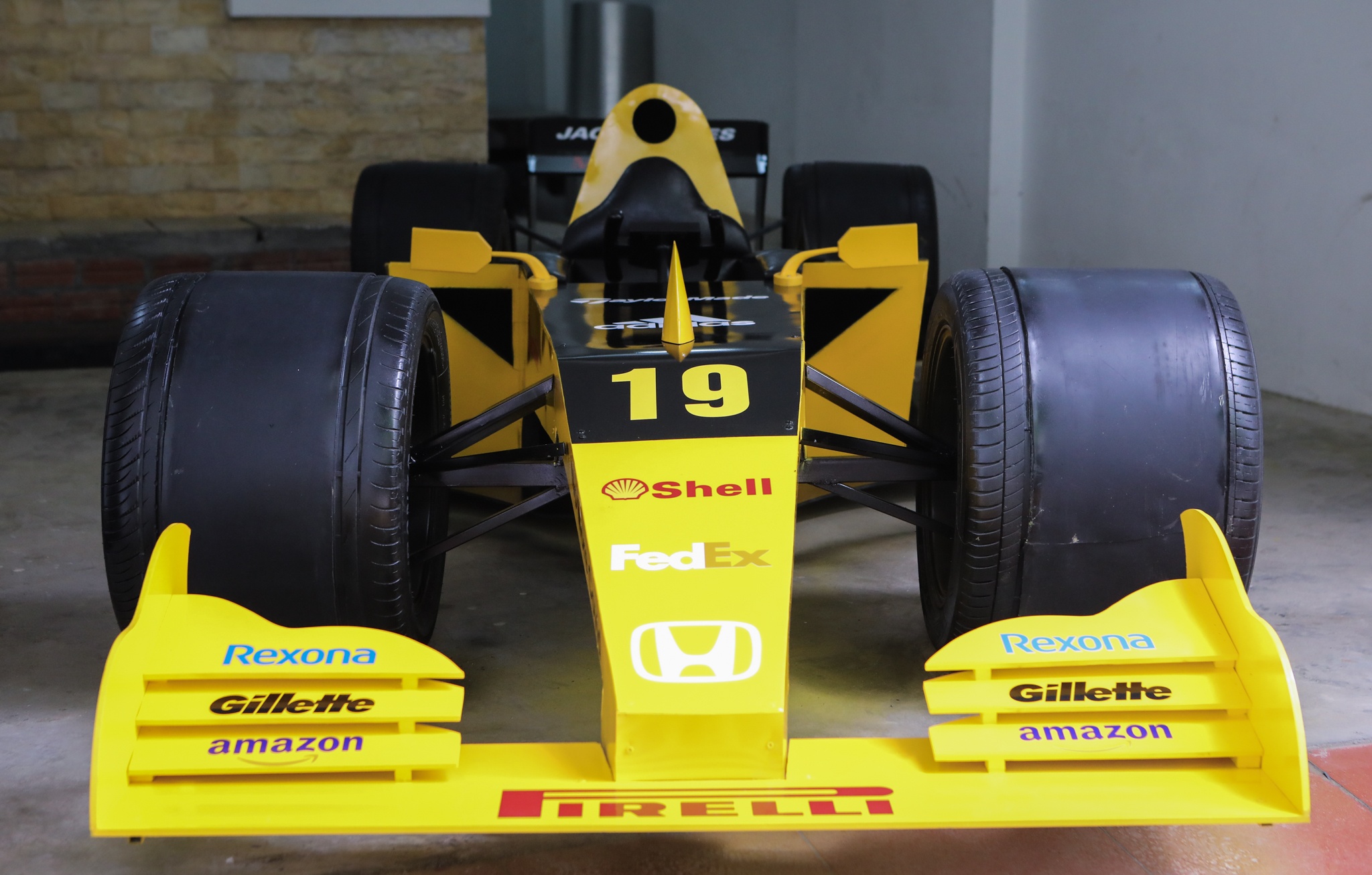 Tự làm xe đua F1 trong 2 tuần cách ly xã hội để đấu giá ảnh 10 Tu lam xe dua F1 trong 2 tuan cach ly xa hoi de dau gia anh 10