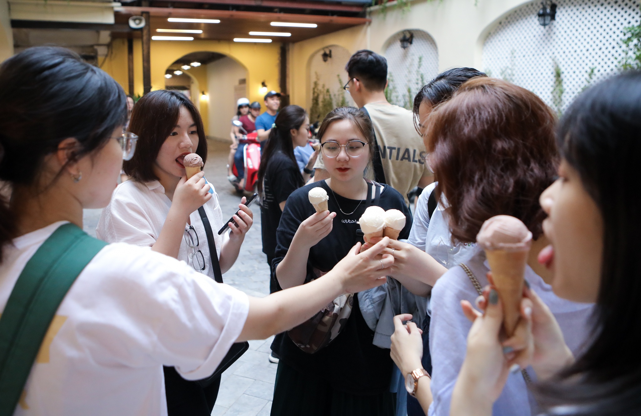 kem Trang Tien thay doi dien mao anh 10