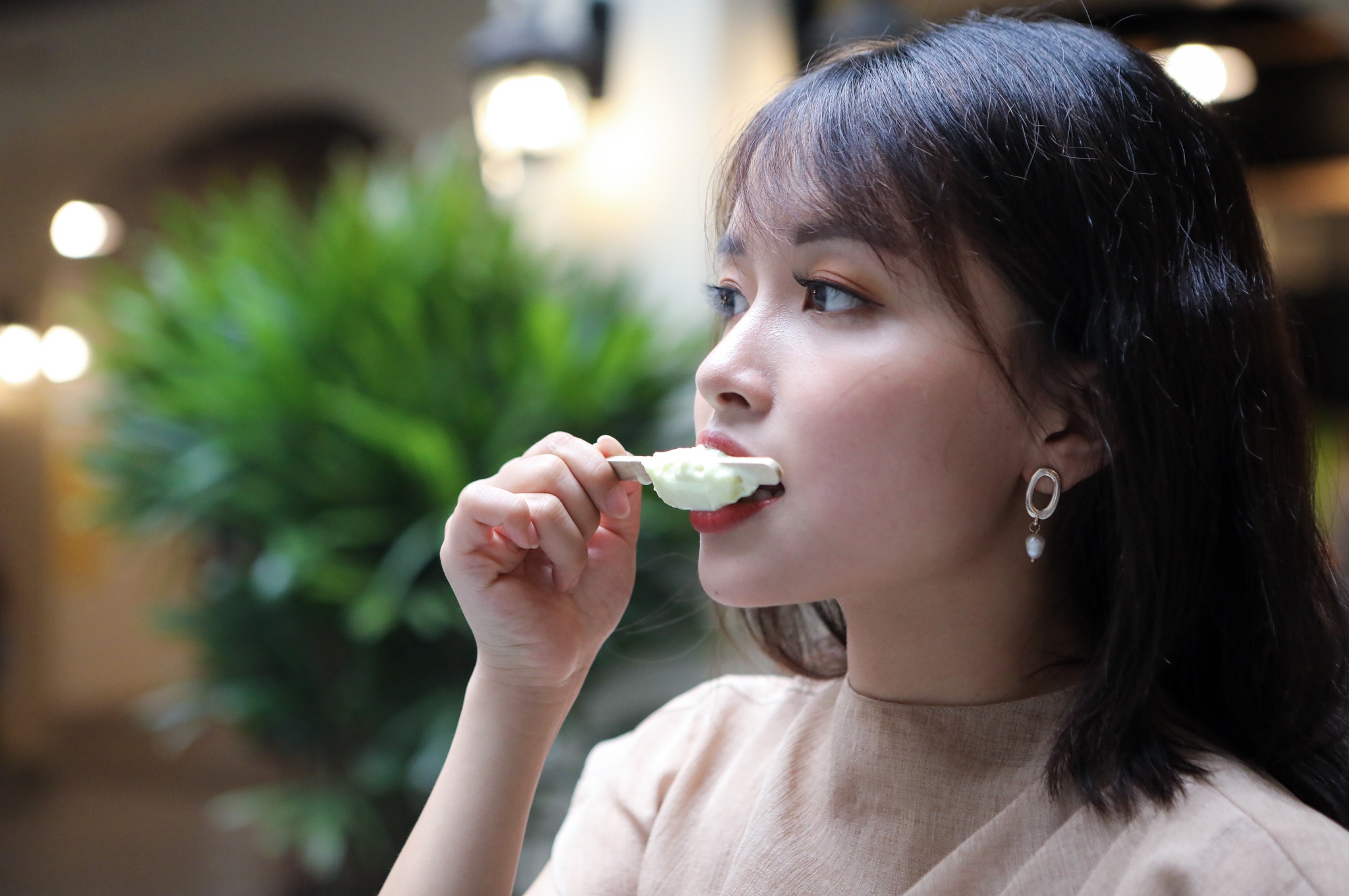 kem Trang Tien thay doi dien mao anh 7