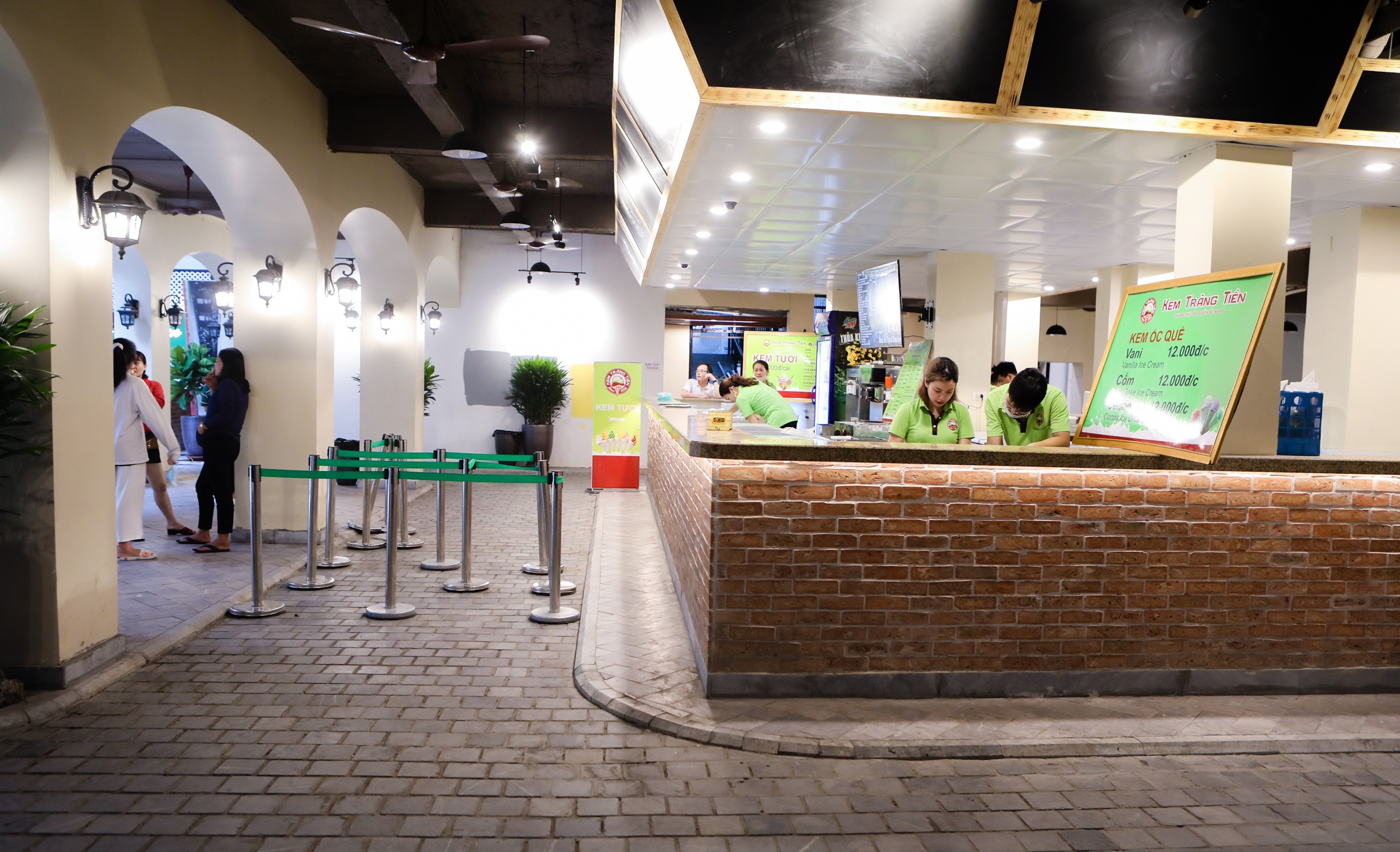 kem Trang Tien thay doi dien mao anh 4