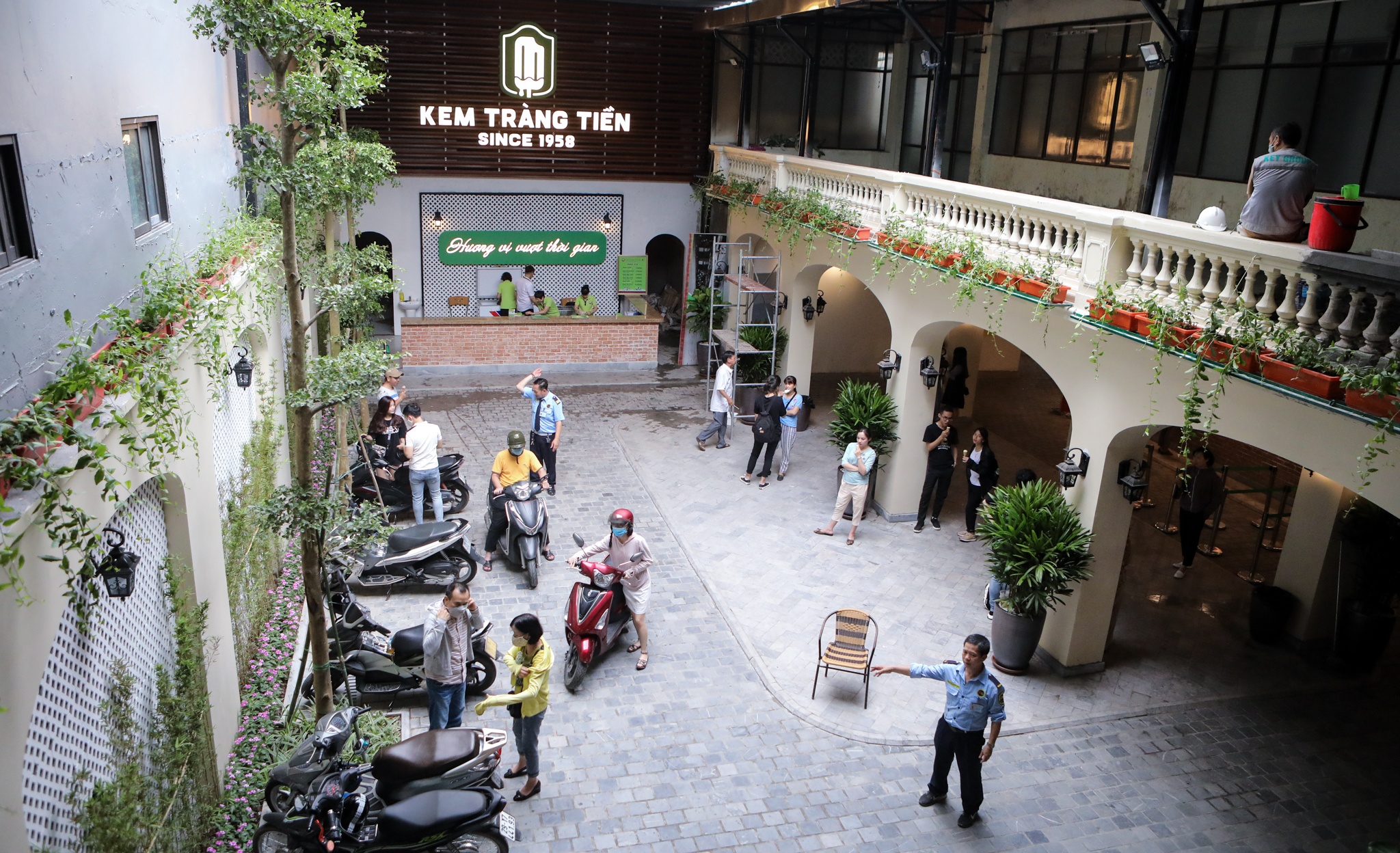 kem Trang Tien thay doi dien mao anh 2