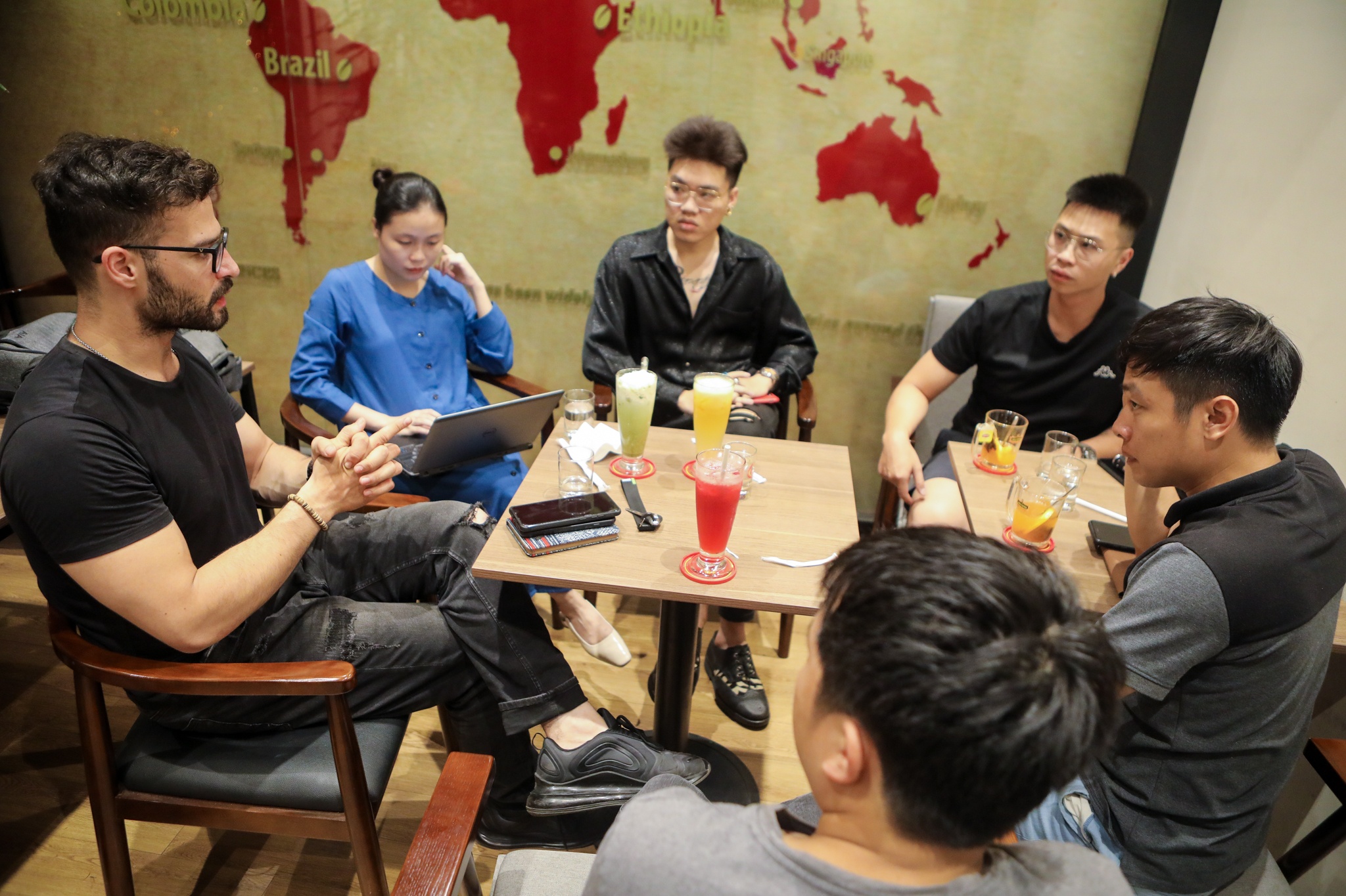 mot ngay cua nguoi nuoc ngoai tai Viet Nam anh 15