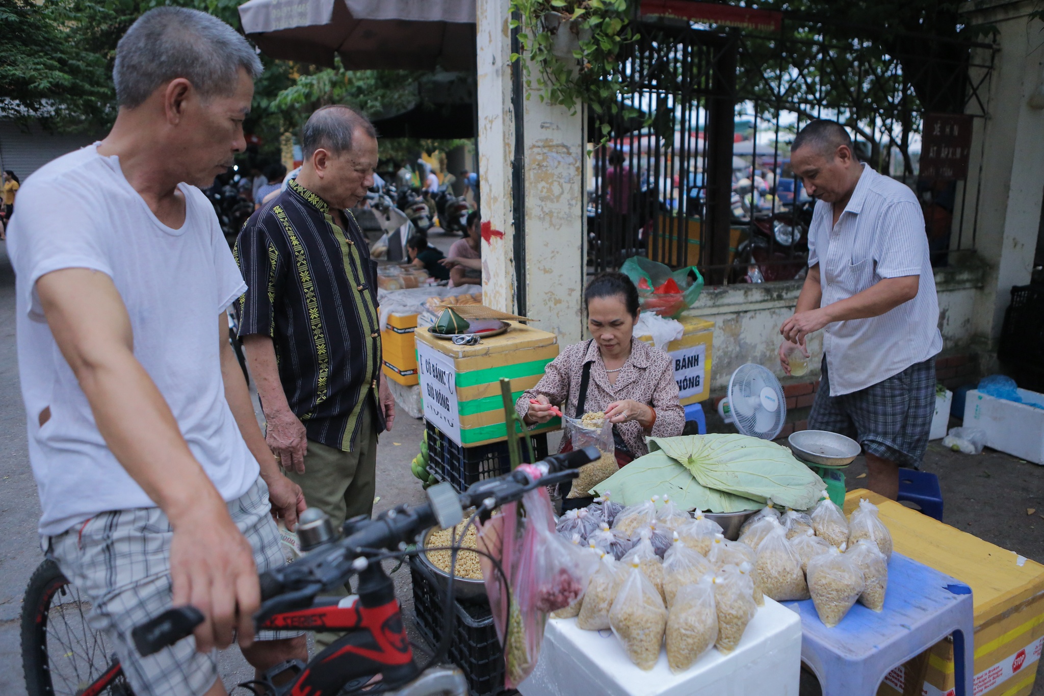 Ngoi lang thuc giac luc 3h ngay Tet Doan ngo anh 10