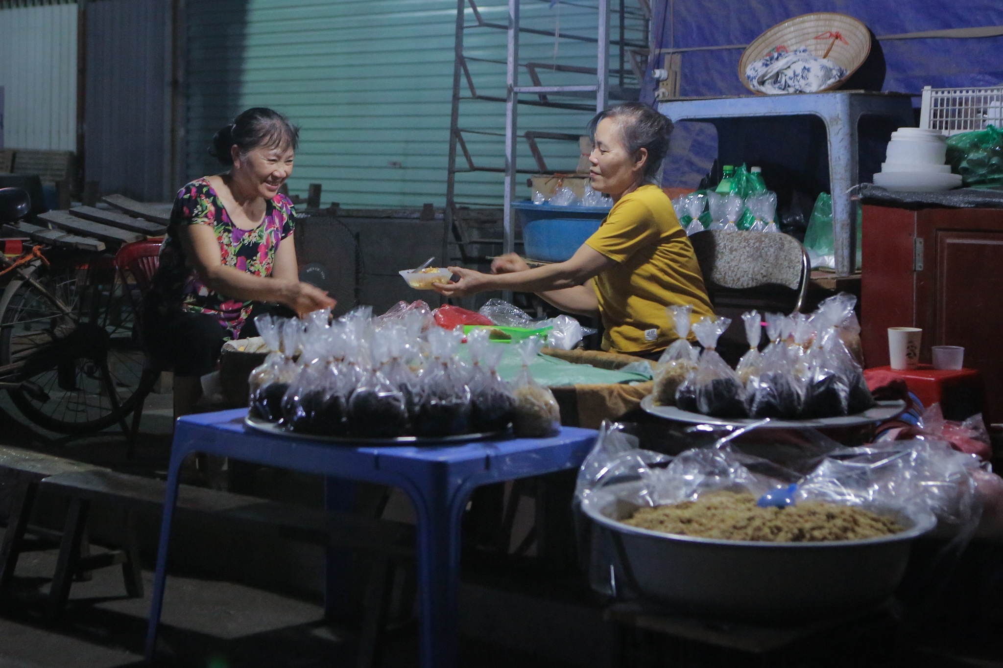 Ngoi lang thuc giac luc 3h ngay Tet Doan ngo anh 4