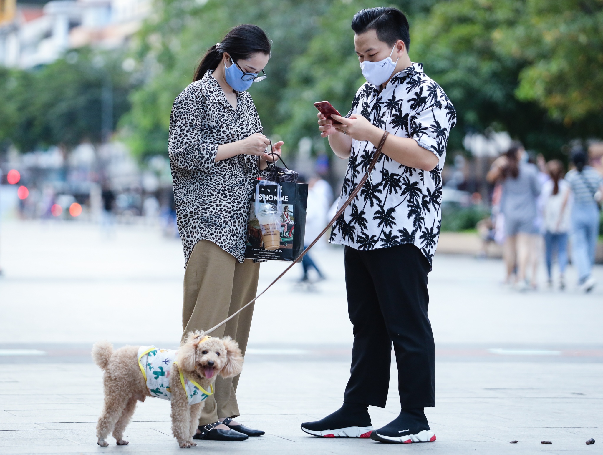 deo khau trang tai trung tam TP.HCM anh 6