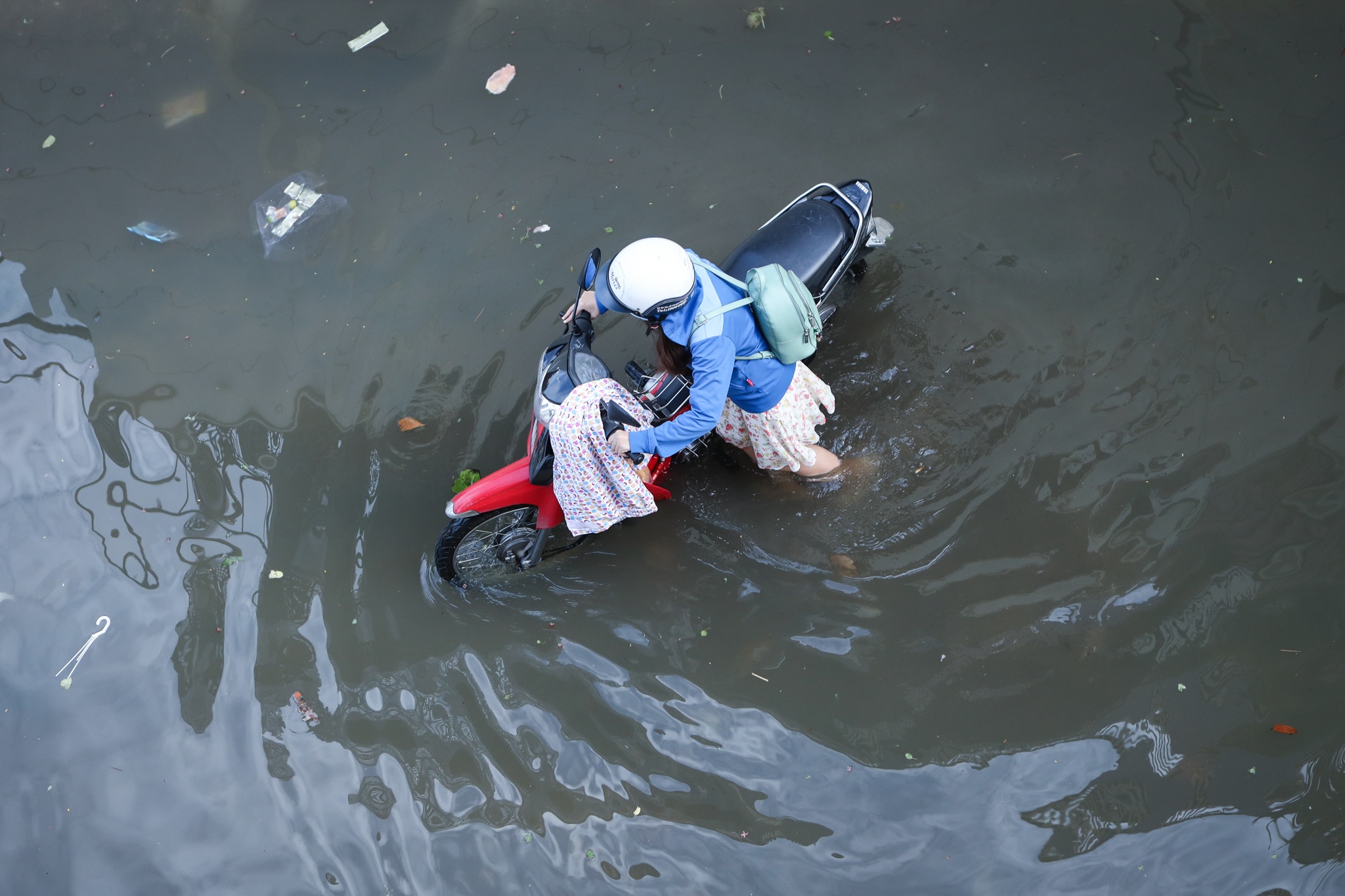 'Mua hom qua, sang nay nuoc van ngap toi dui' hinh anh