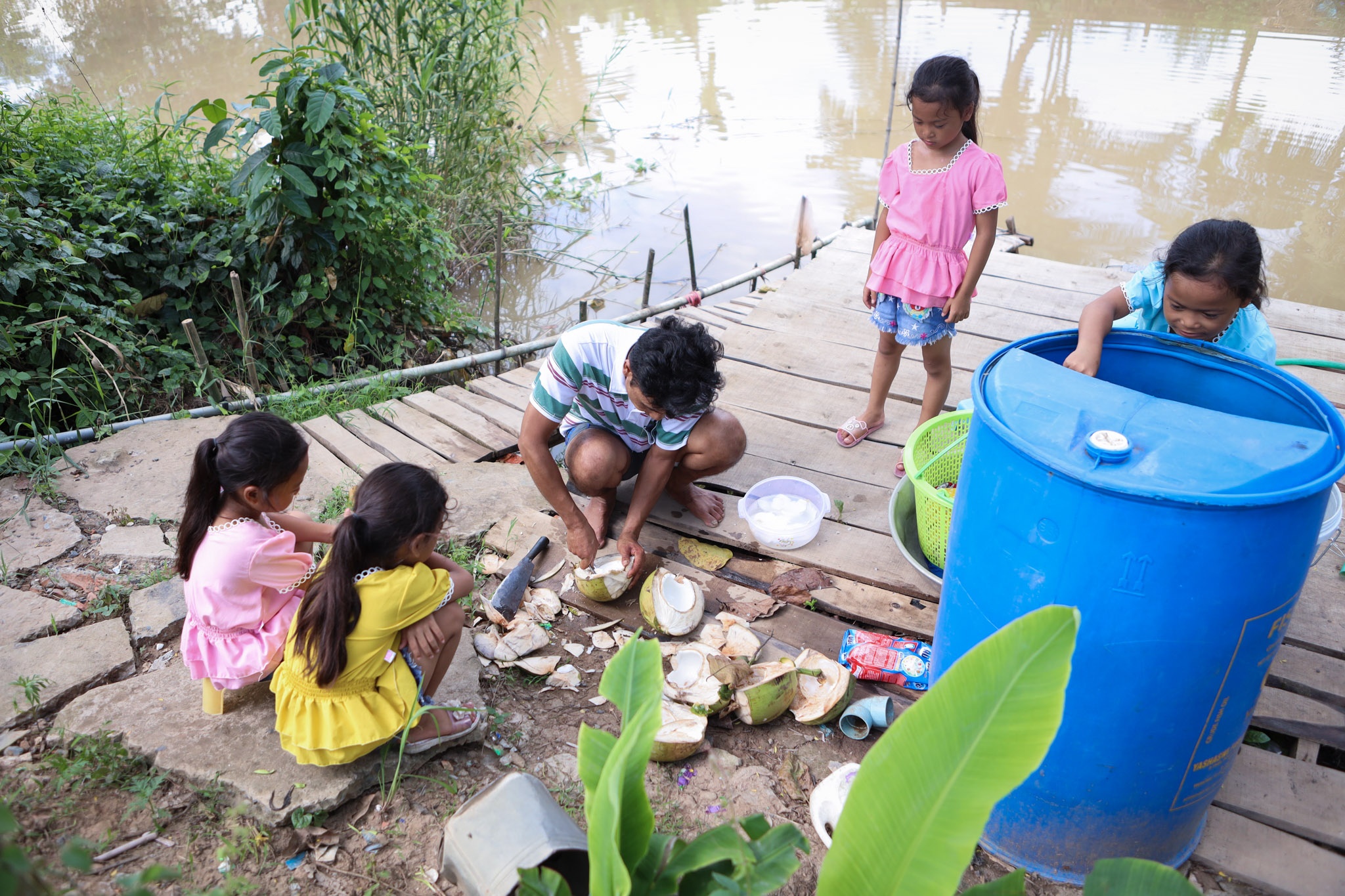 bon tre sinh 4 tuu truong anh 4