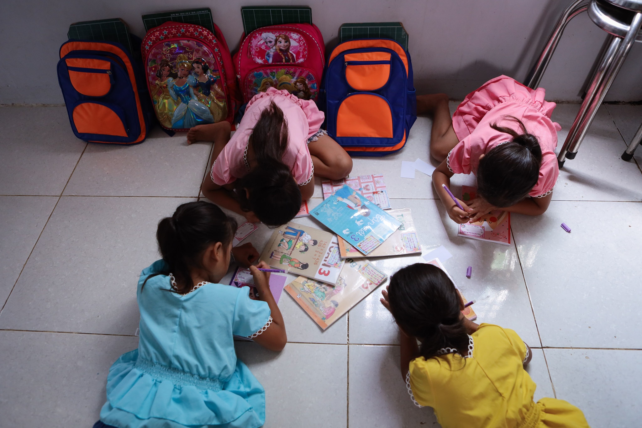 bon tre sinh 4 tuu truong anh 8