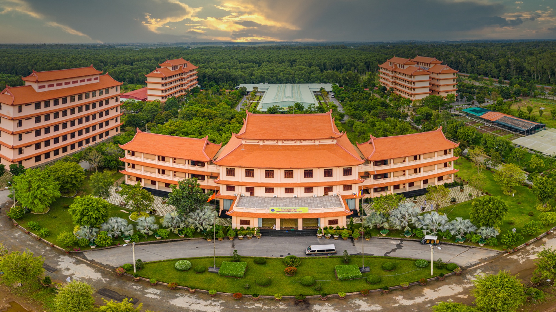 tăng ni thi đại học ảnh 9 tang ni thi dai hoc anh 9