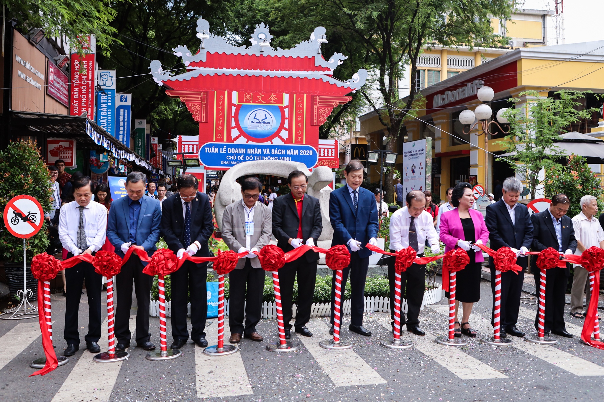 tuan le doanh nhan va sach anh 2