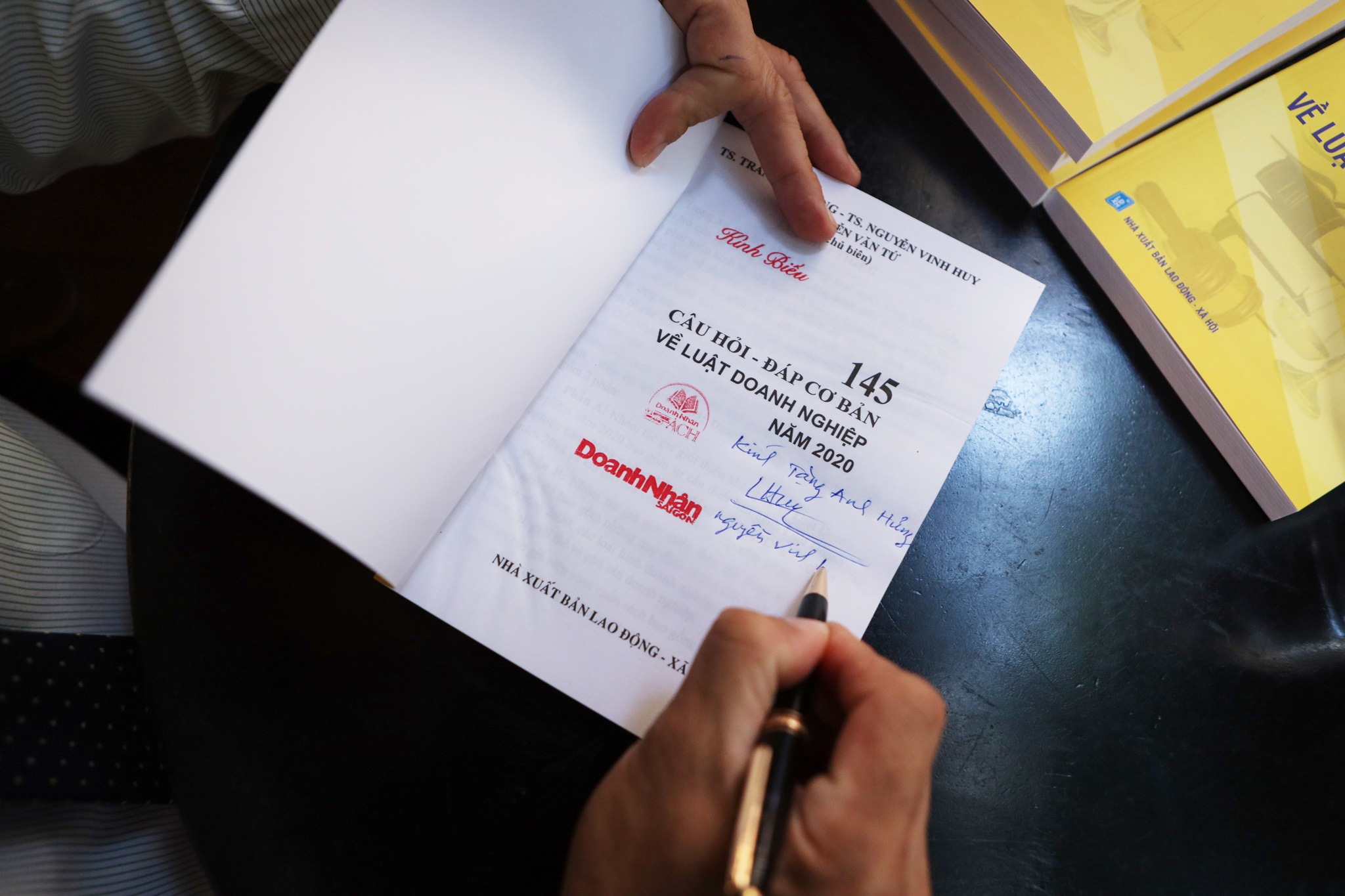 tuan le doanh nhan va sach anh 6