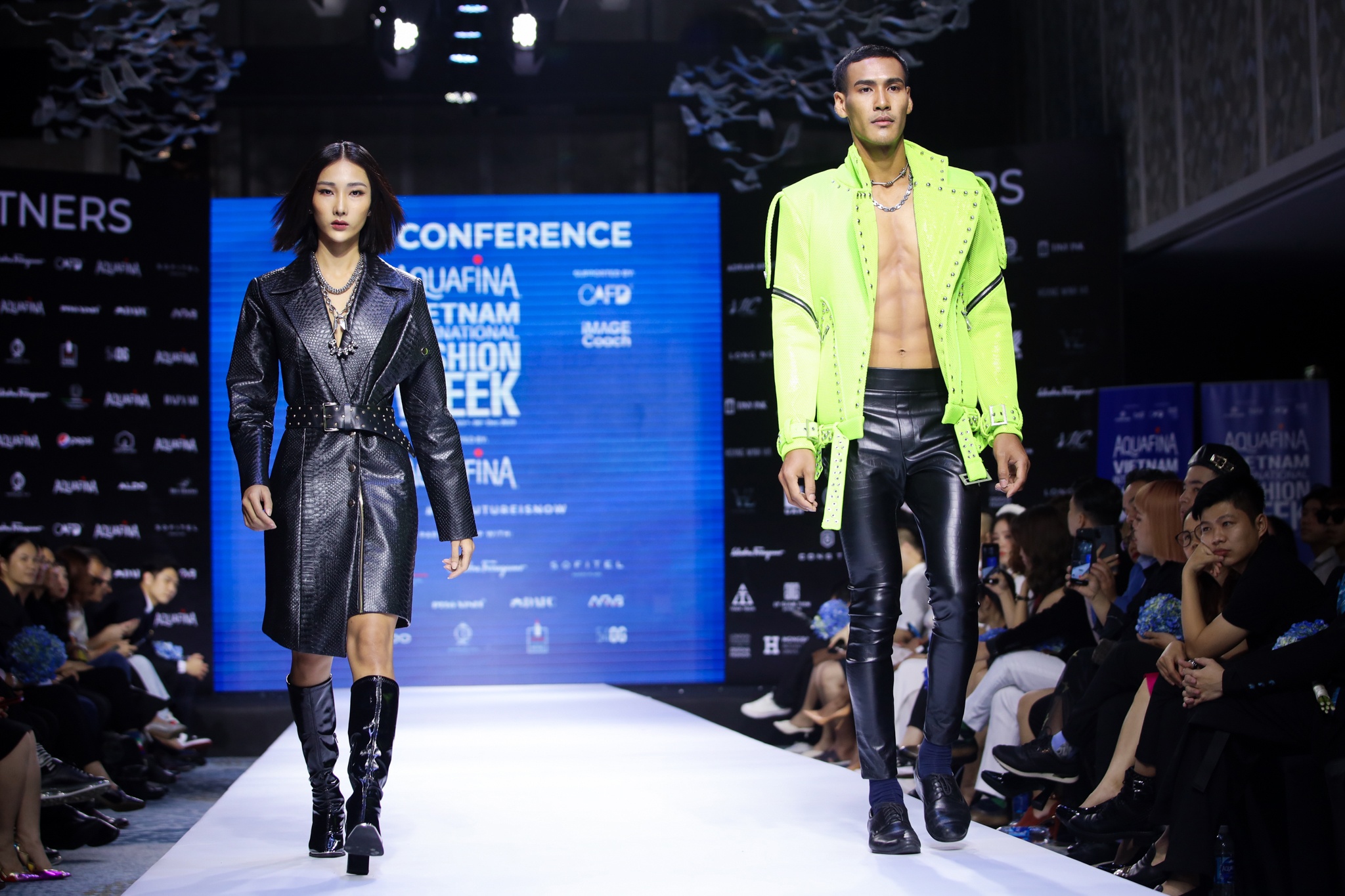 Cong Tri ket hop cung Aquafina anh 8