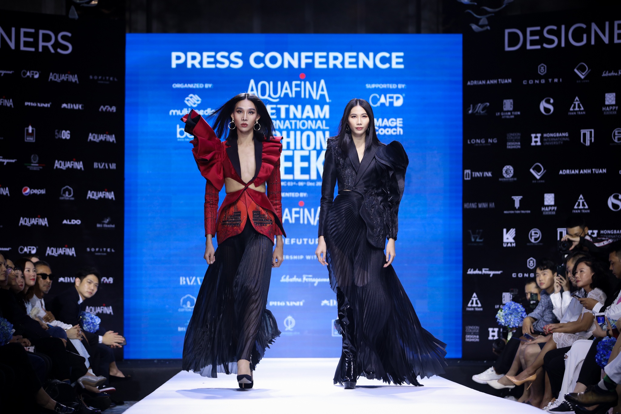 Cong Tri ket hop cung Aquafina anh 7