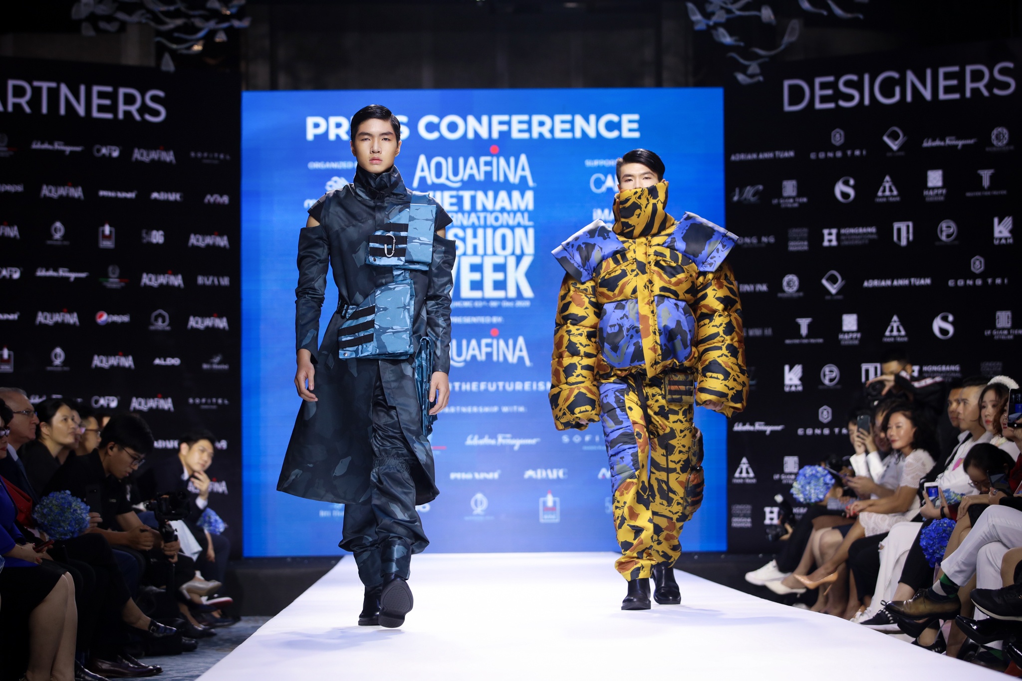 Cong Tri ket hop cung Aquafina anh 6