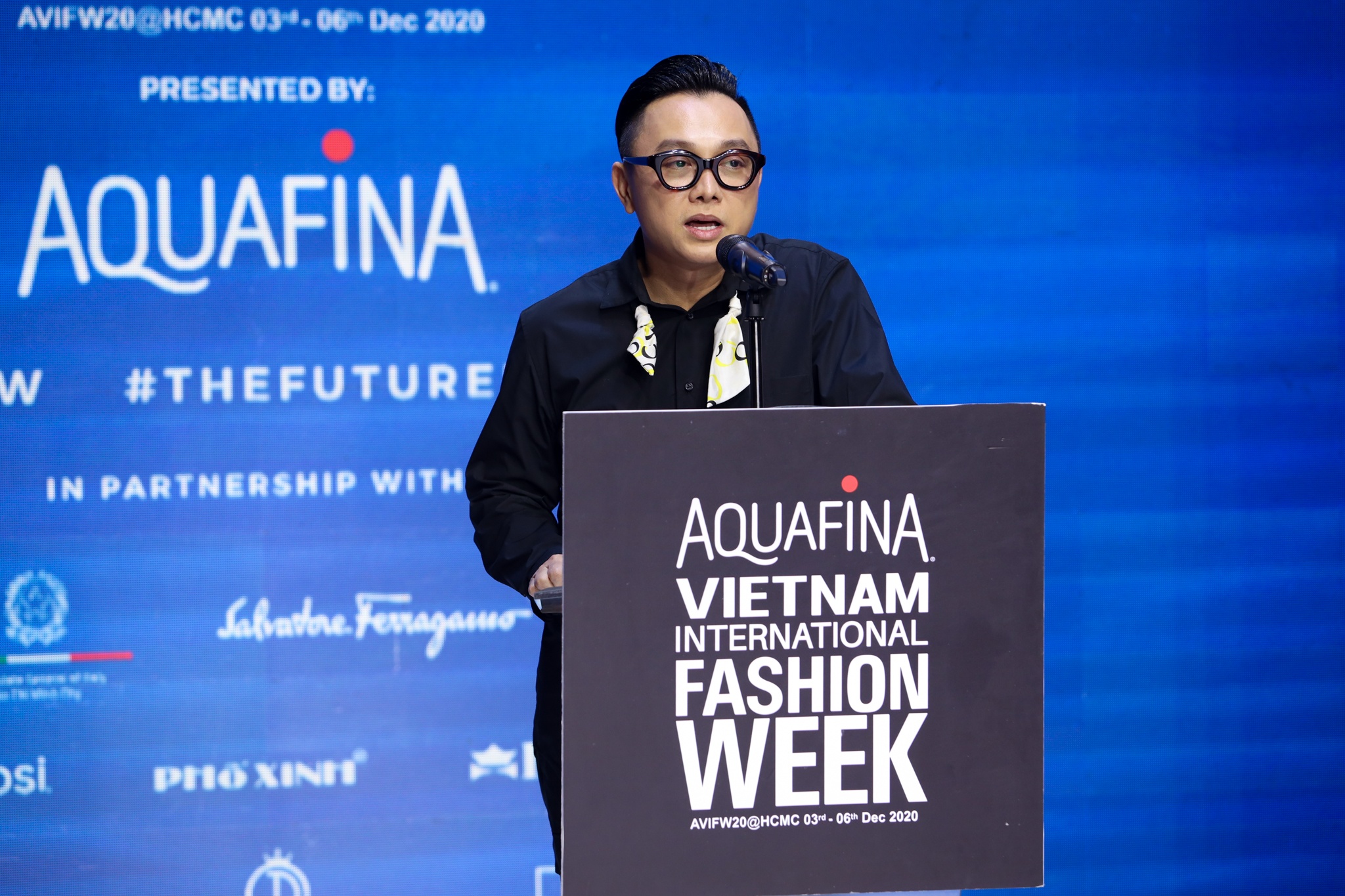 Aquafina Vietnam International Fashion Week anh 1