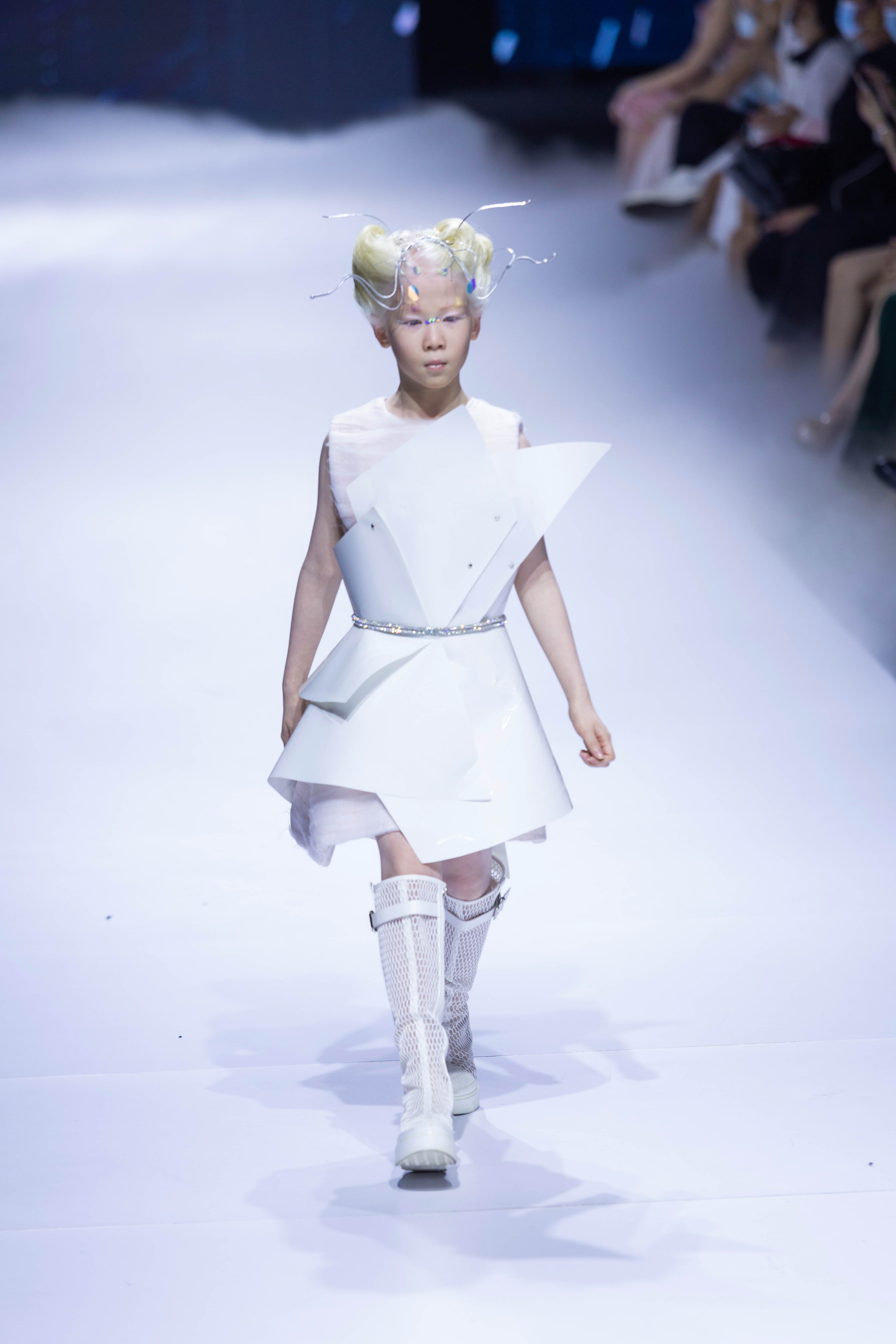 Aquafina Vietnam International Fashion Week 2020 ảnh 15 Aquafina Vietnam International Fashion Week 2020 anh 15