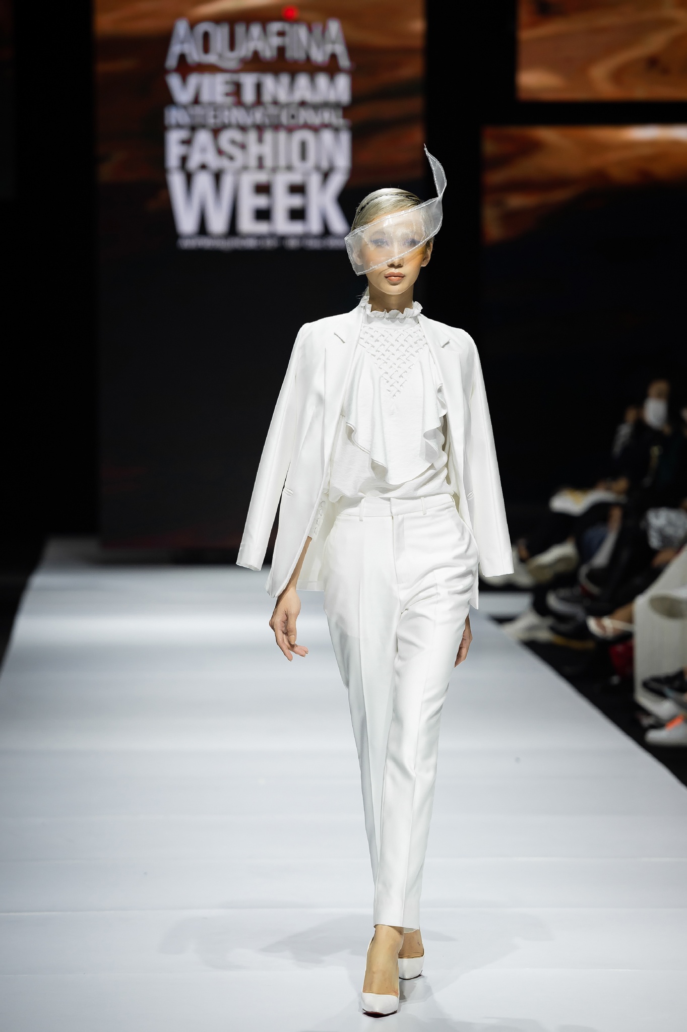 Aquafina Vietnam International Fashion Week 2020 ảnh 44 Aquafina Vietnam International Fashion Week 2020 anh 44