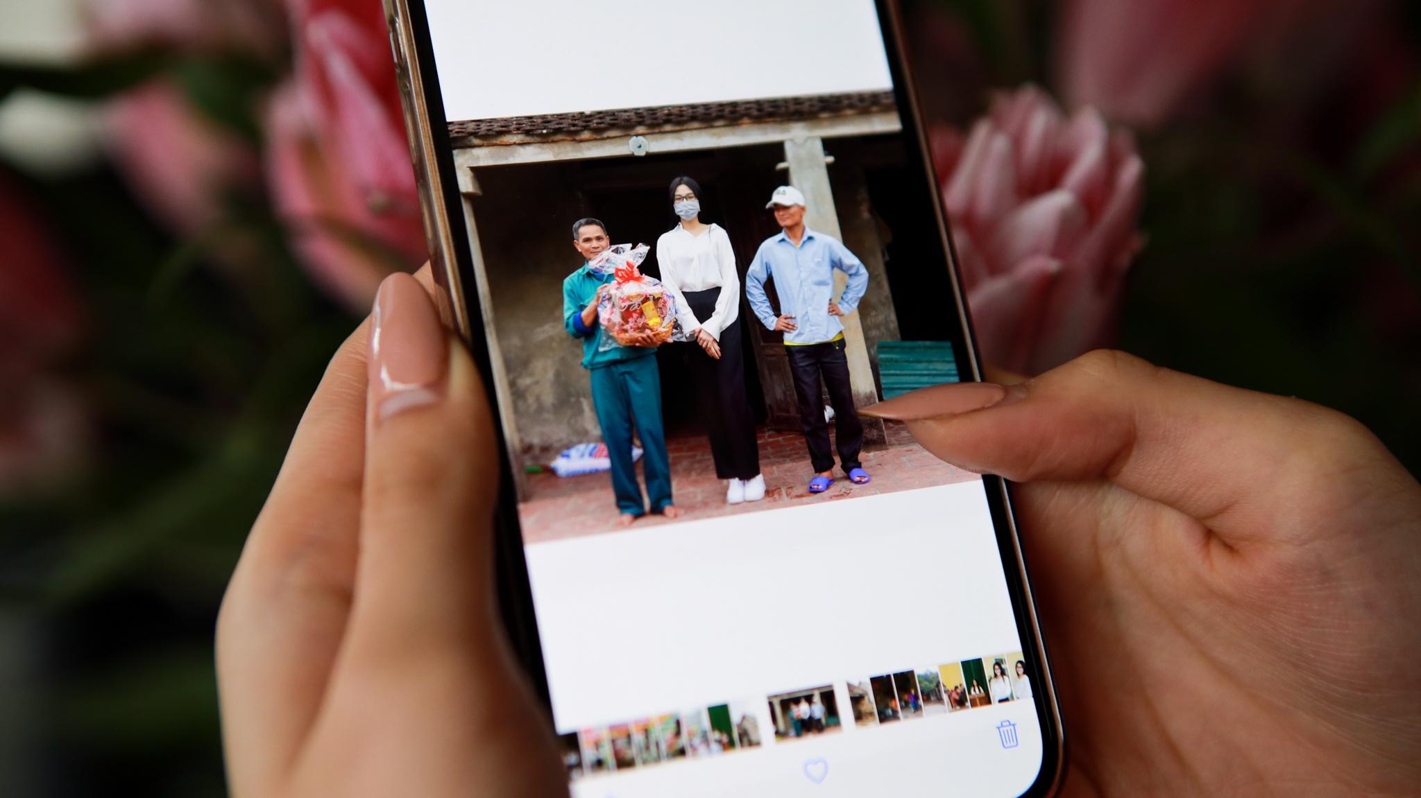 Hoa hậu Đỗ Thị Hà đi chợ sắm Tết ngày mưa gió ảnh 14 Hoa hau Do Thi Ha di cho sam Tet ngay mua gio anh 14