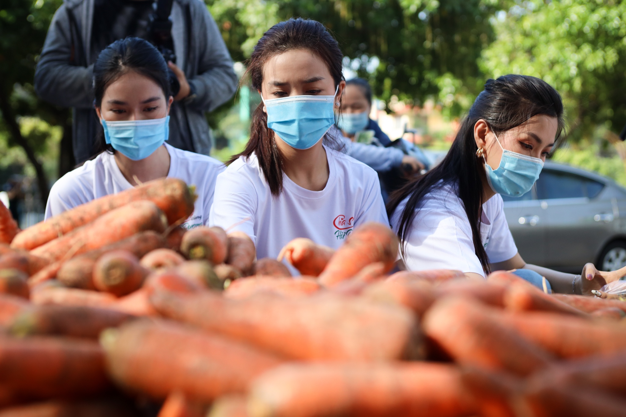 A hau Kieu Loan giai cuu nong san anh 2