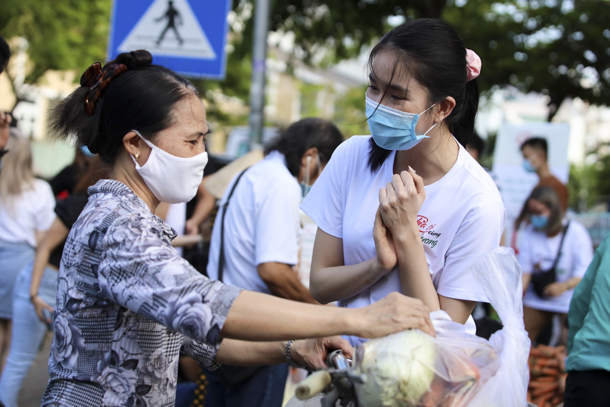 A hau Kieu Loan giai cuu nong san anh 7