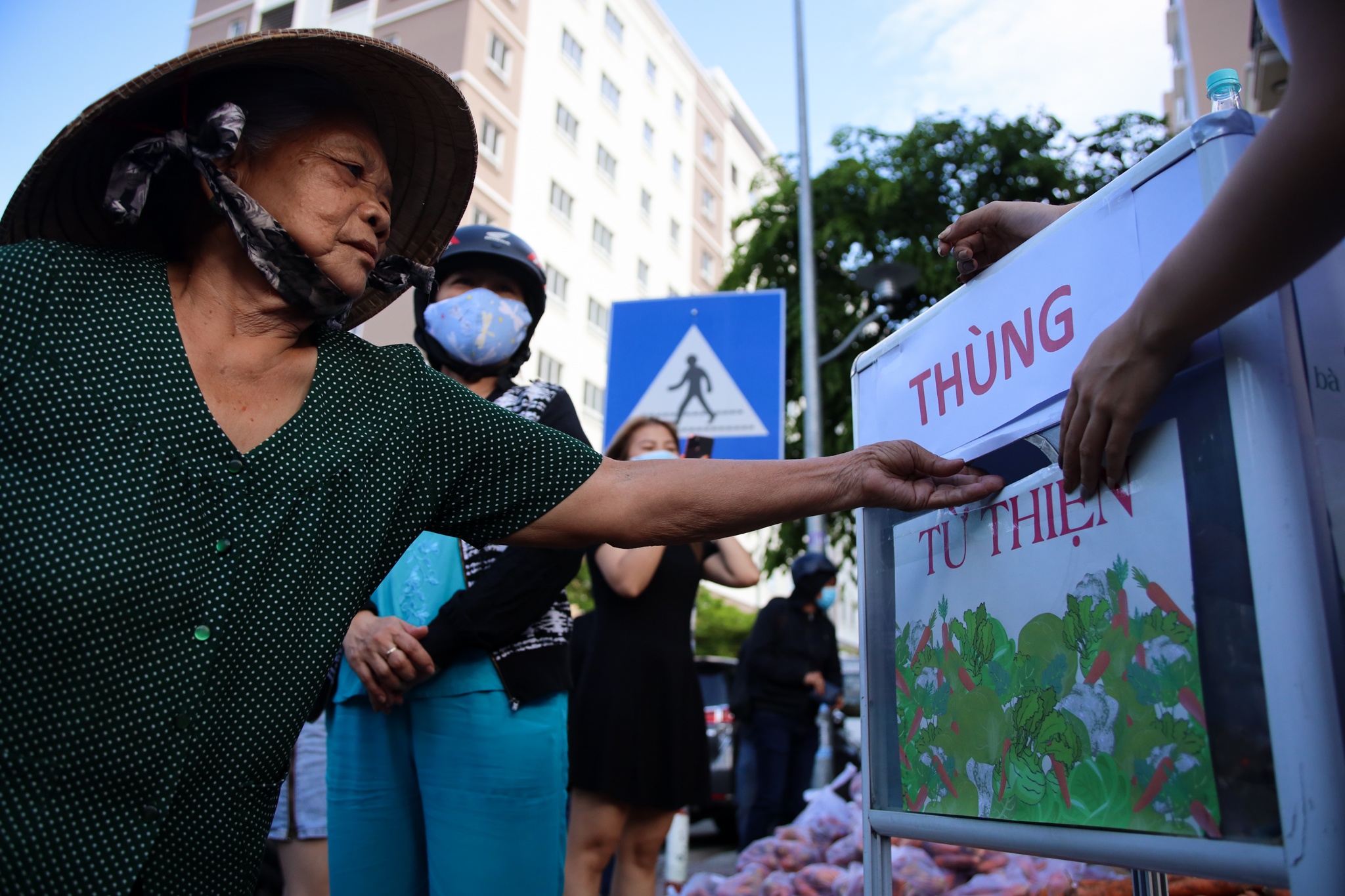 A hau Kieu Loan giai cuu nong san anh 8