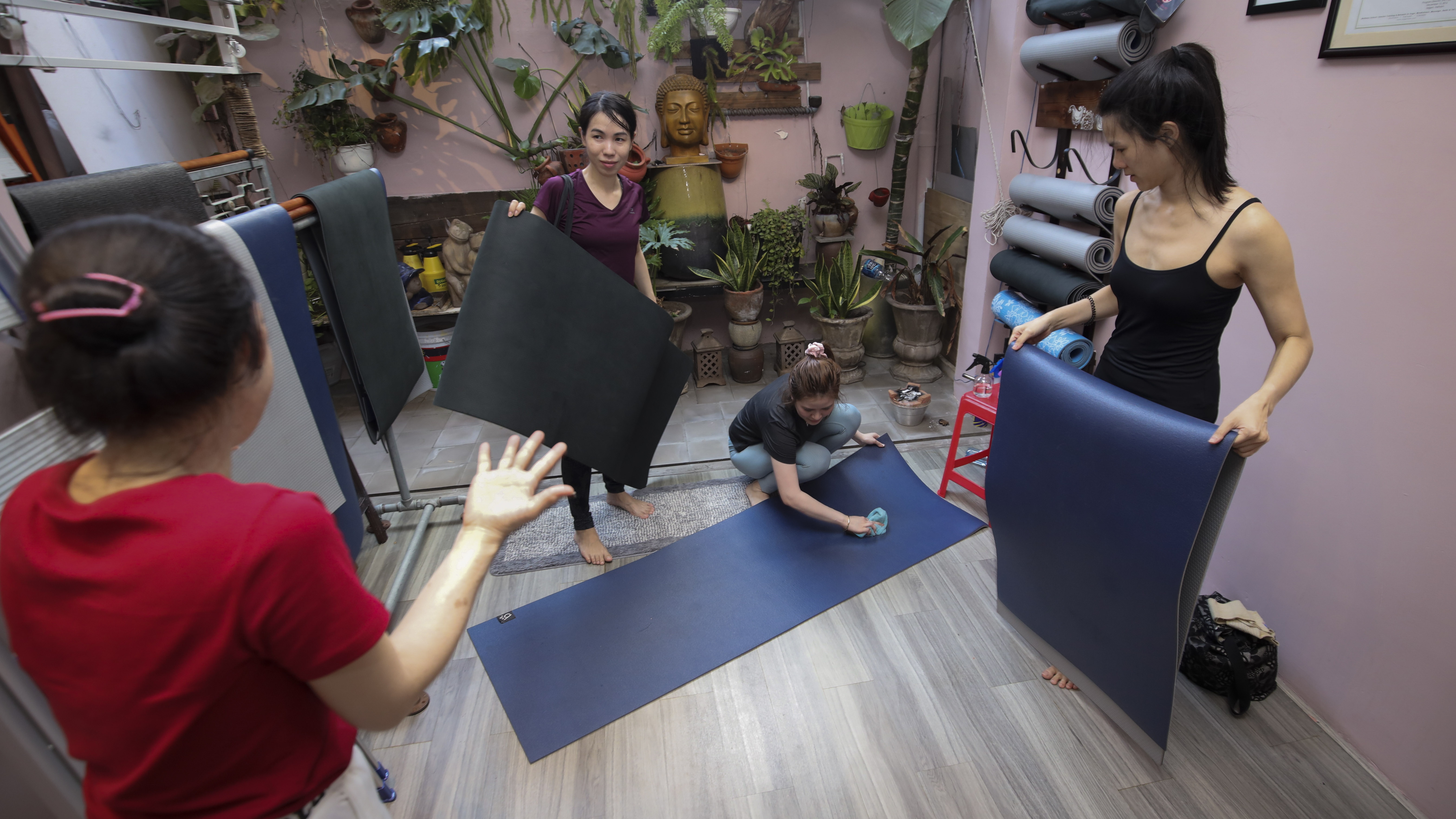Cô gái dạy yoga bay ảnh 8 Co gai day yoga bay anh 8