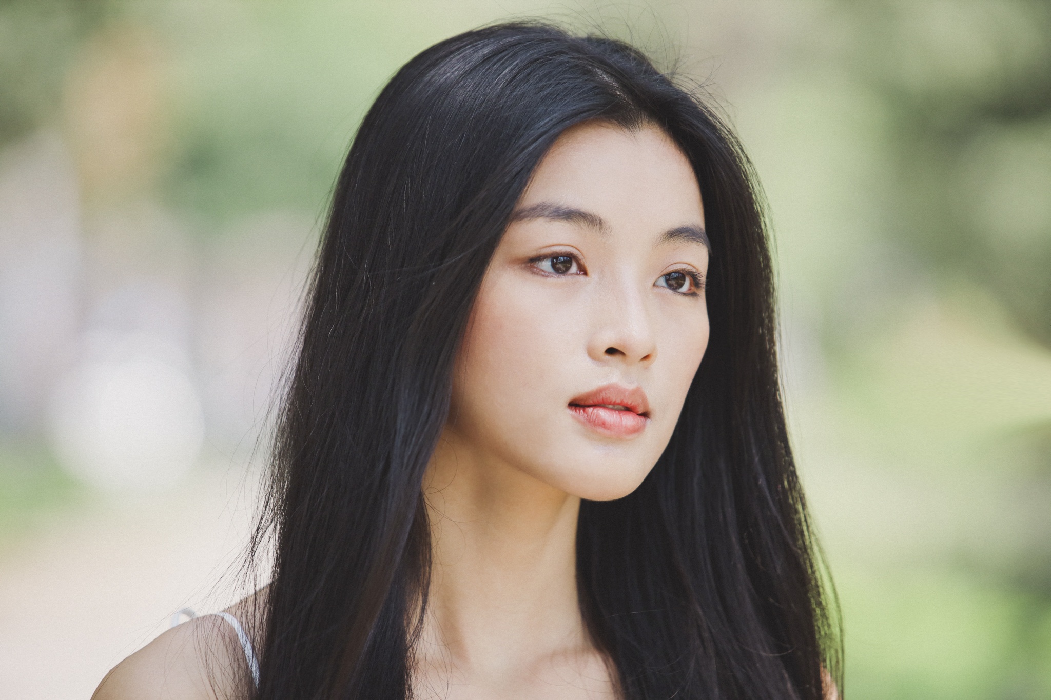 Nhan sac co gai dong Em va Trinh anh 1