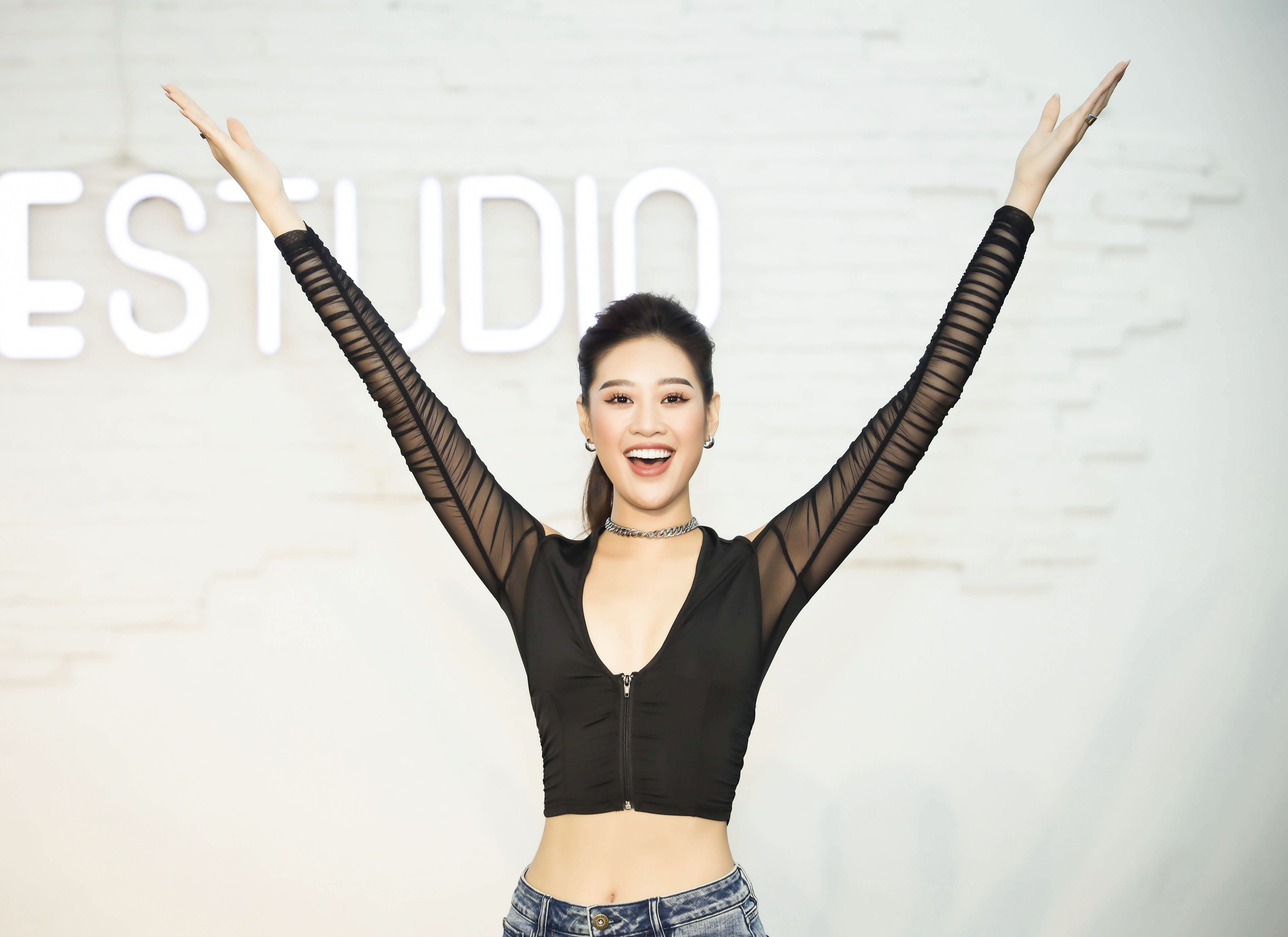 Hoa hau Khanh Van anh 3