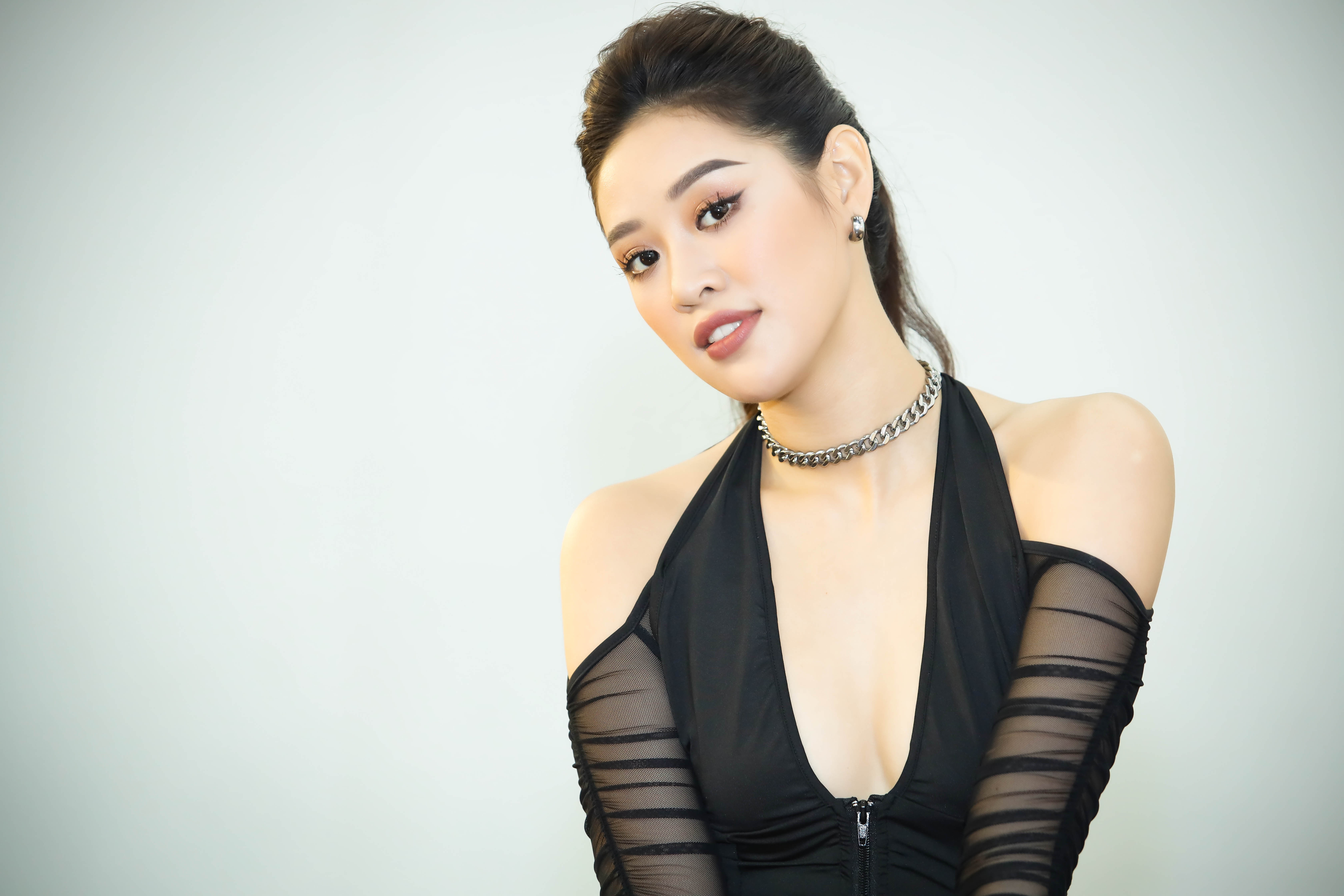 Hoa hau Khanh Van anh 6