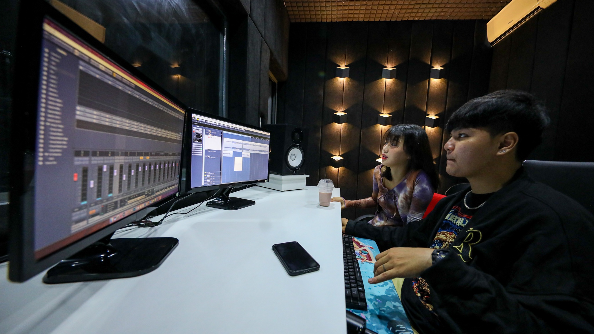 Man trinh dien sexy cua Han Sara tai The Heroes 2021 anh 14