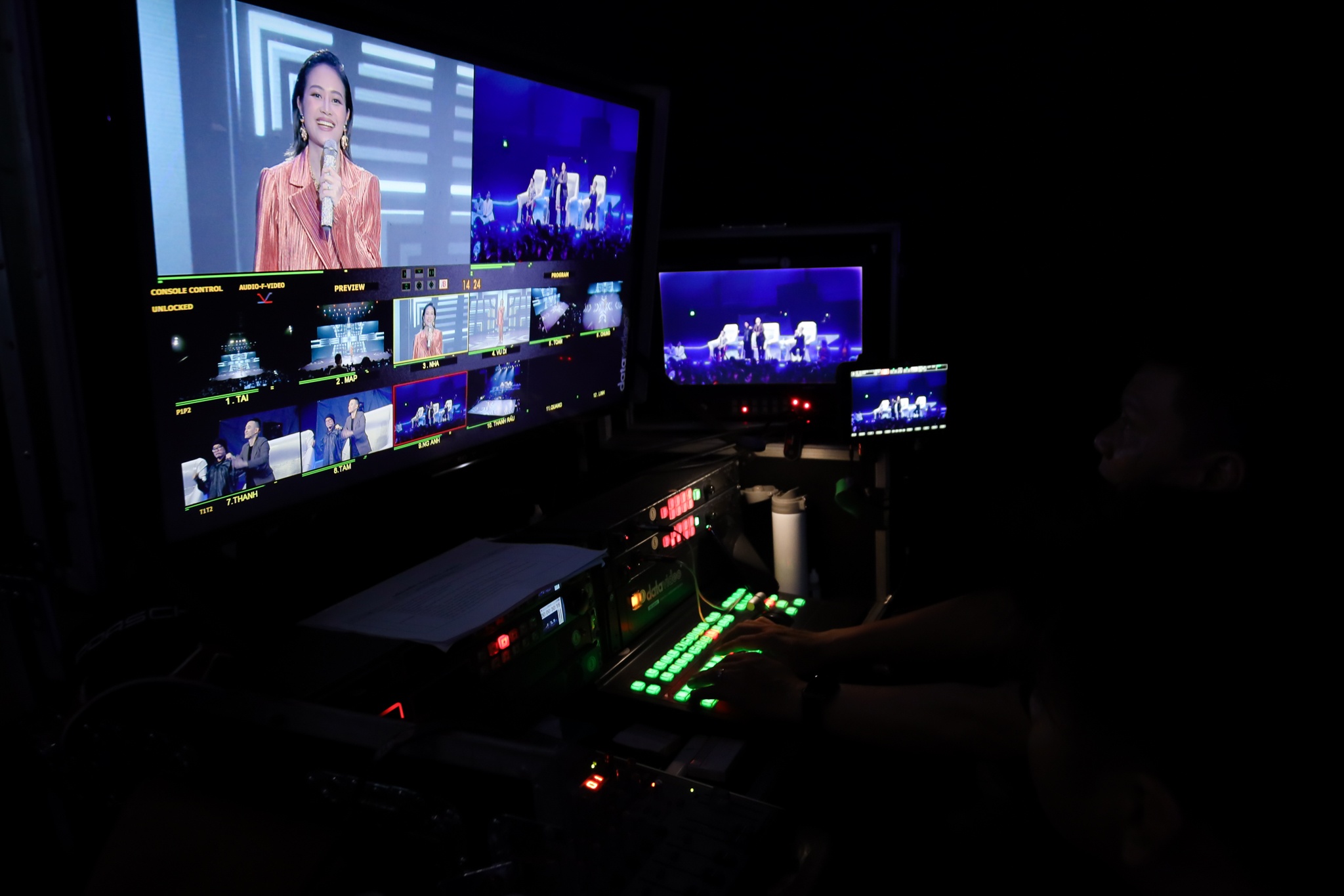 Man trinh dien sexy cua Han Sara tai The Heroes 2021 anh 8