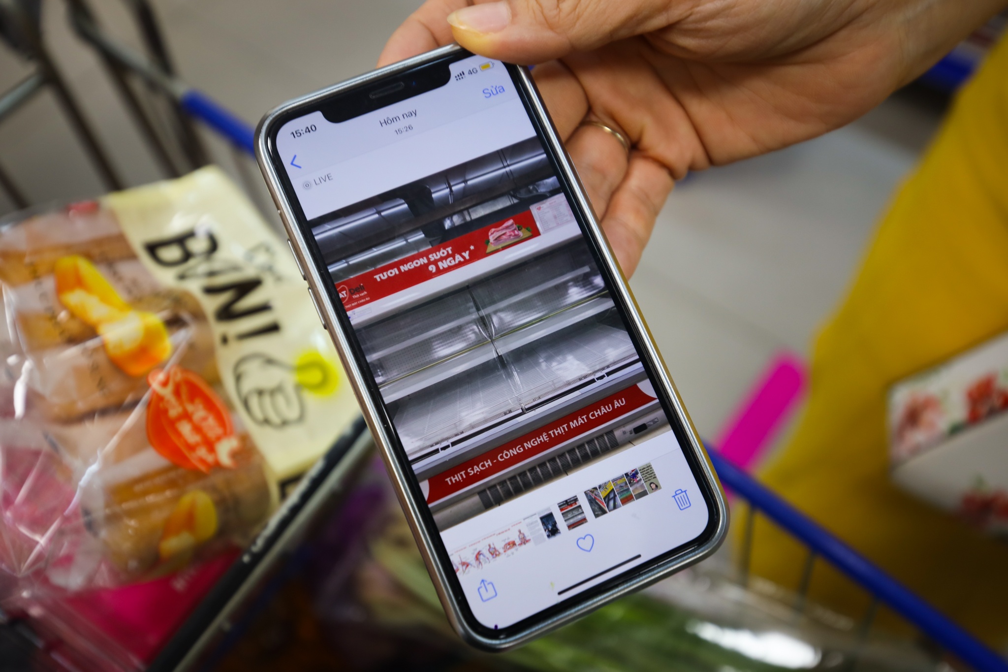 Sieu thi TP.HCM truoc gio gian cach anh 3