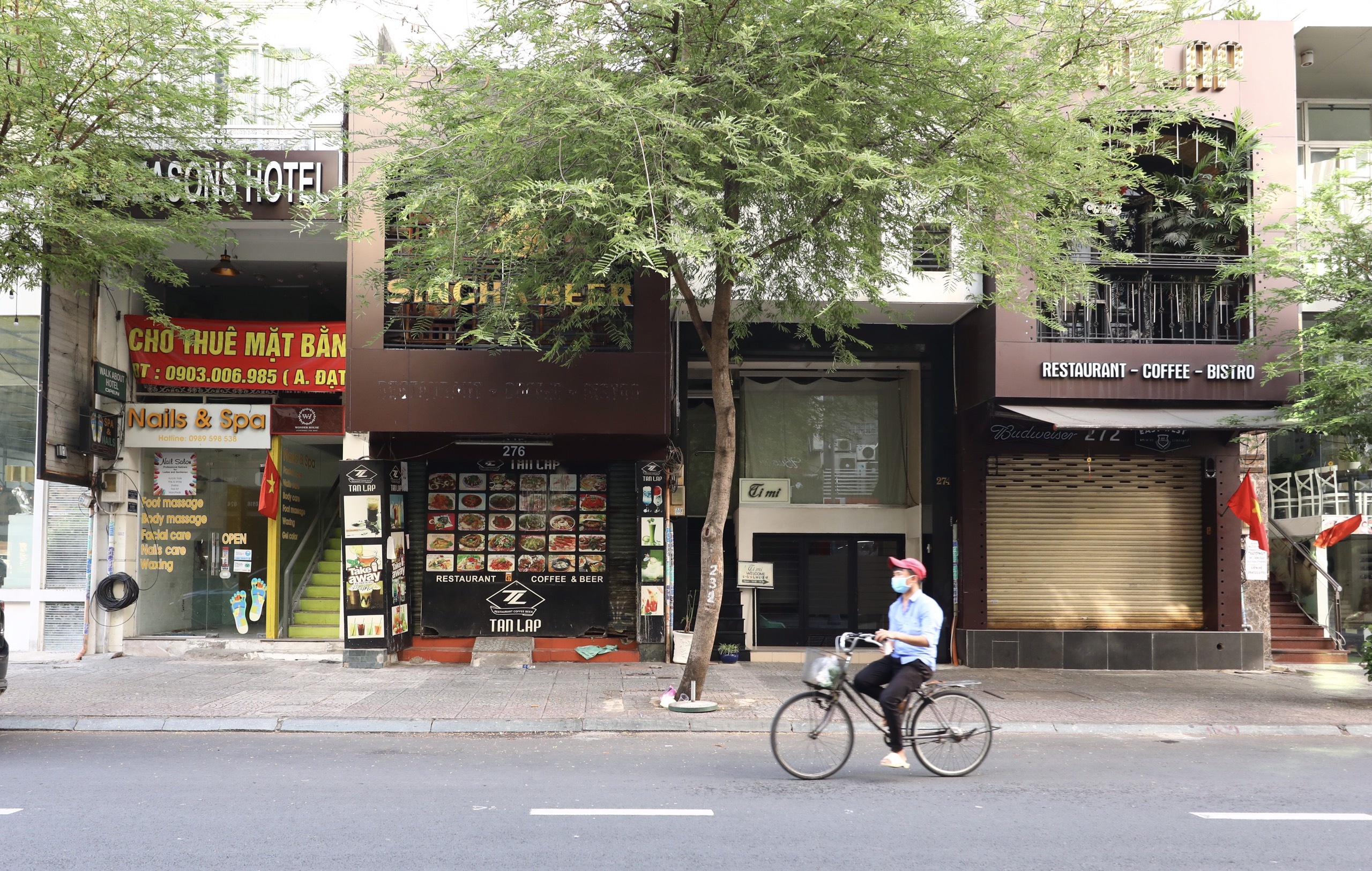 TP.HCM vang ve truoc lenh gian cach anh 2