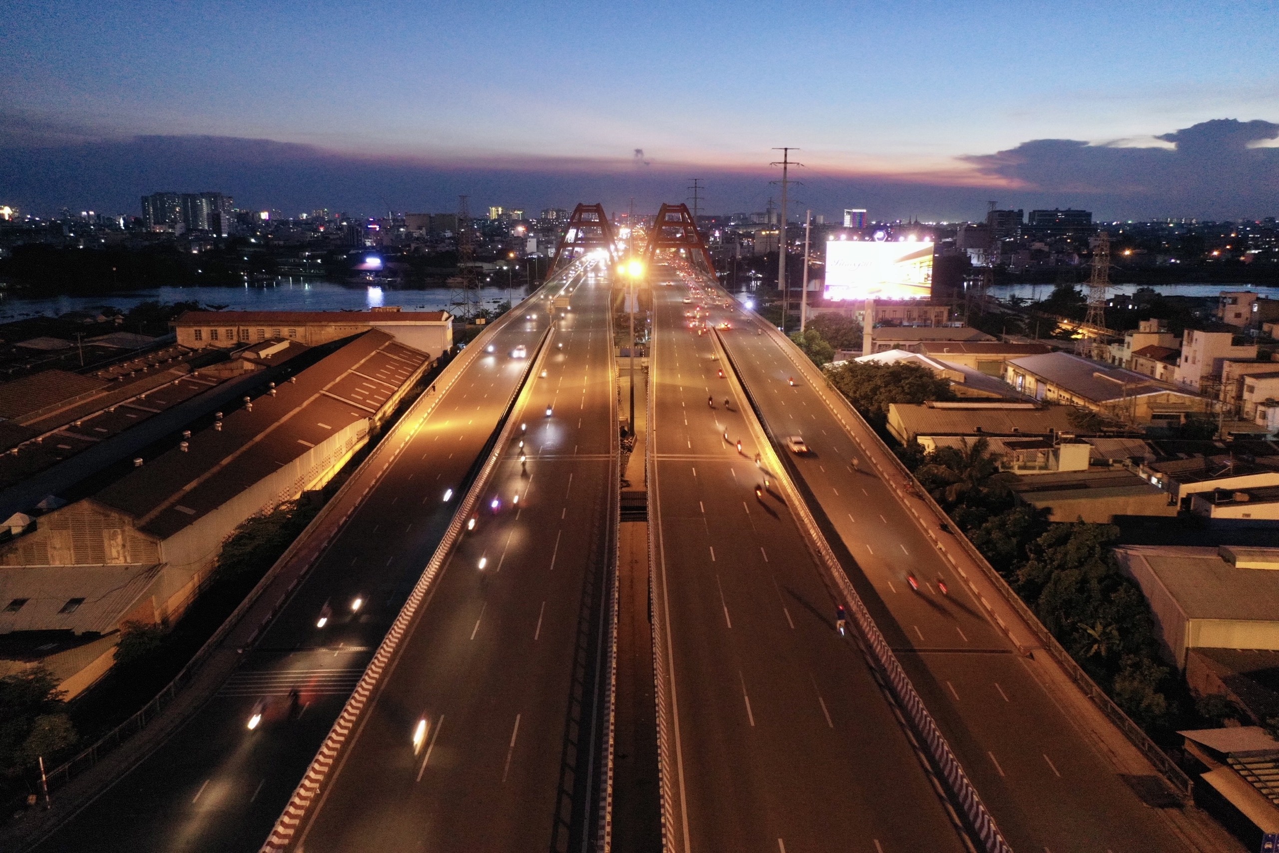 TP.HCM vang ve truoc lenh gian cach anh 10