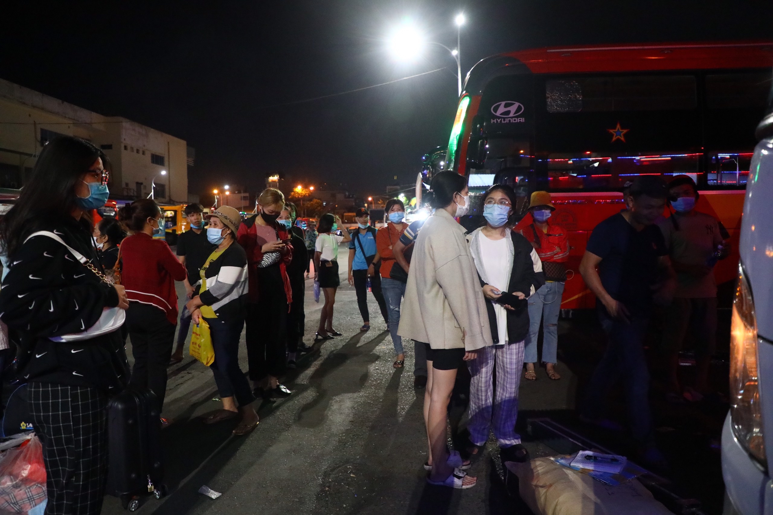 TP.HCM vang ve truoc lenh gian cach anh 18