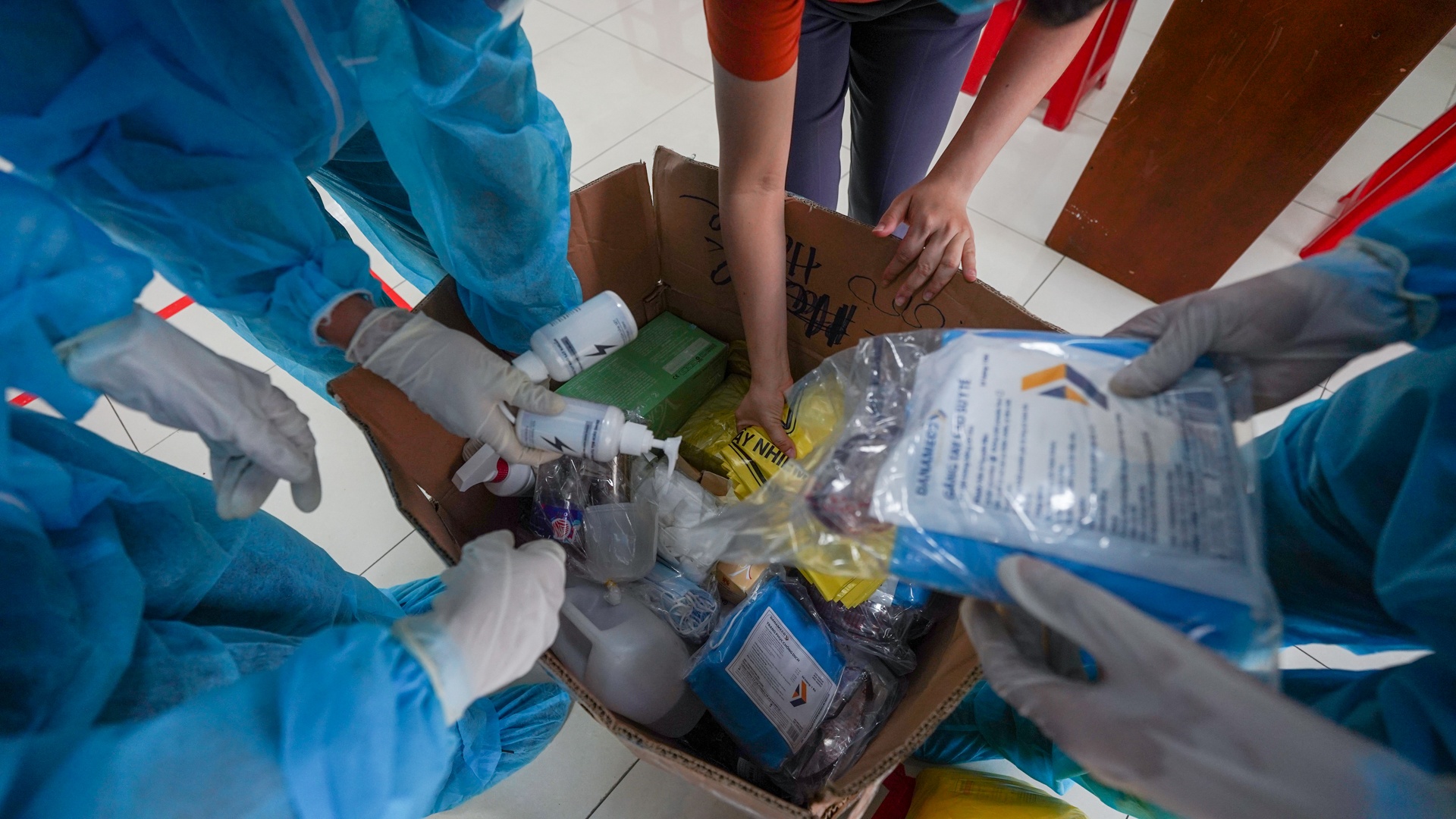 Nghệ sỹ ở TP.HCM làm tình nguyện ảnh 9 Nghe sy o TP.HCM lam tinh nguyen anh 9