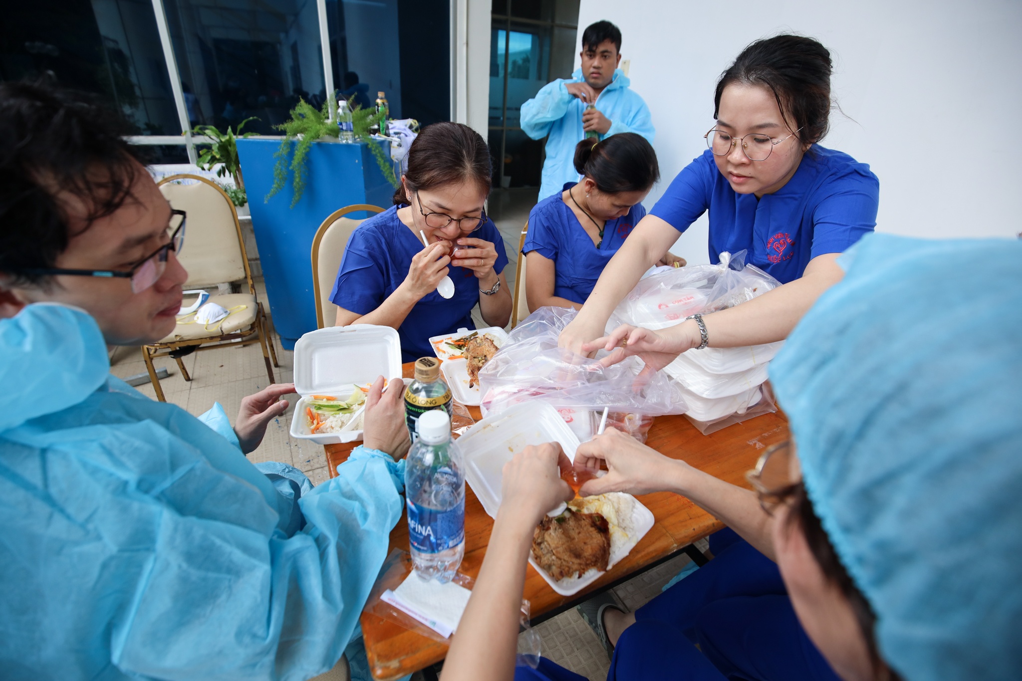 a hau hoang my lam tinh nguyen vien anh 10