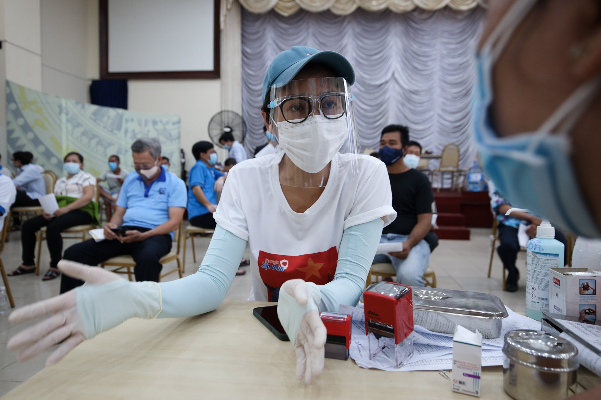 a hau hoang my lam tinh nguyen vien anh 8