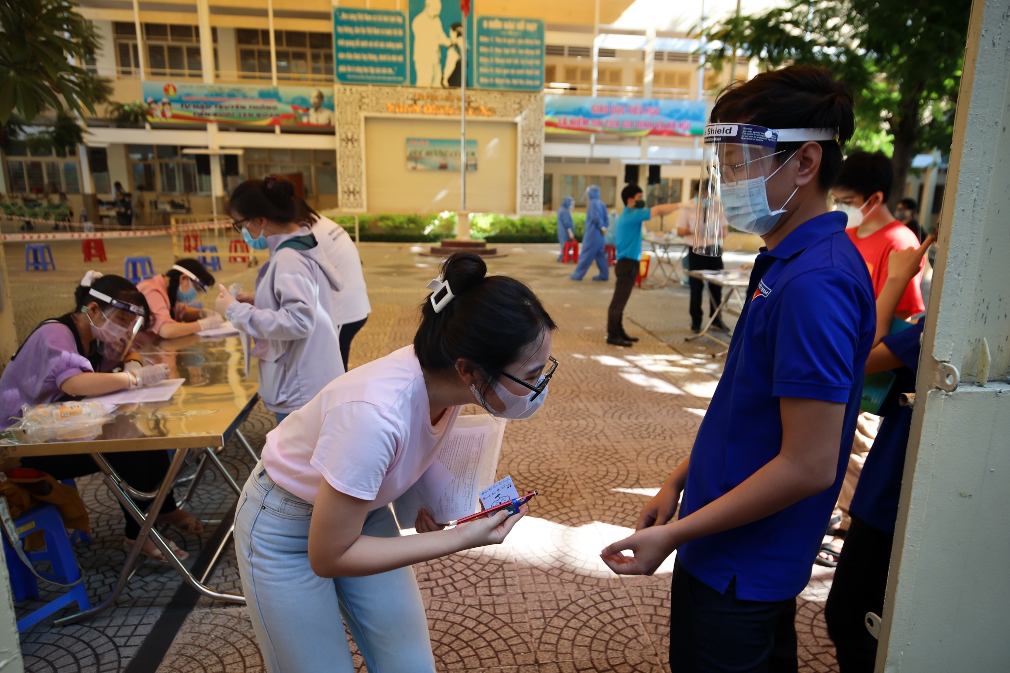 Phuong My Chi thi THPT QG o TP.HCM anh 23