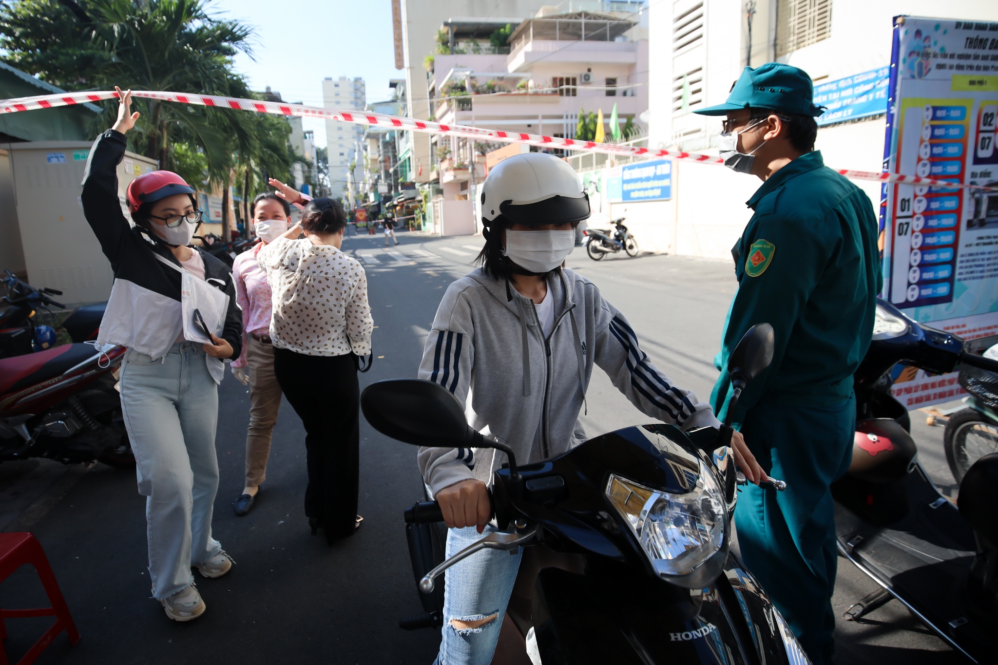 Phuong My Chi thi THPT QG o TP.HCM anh 25