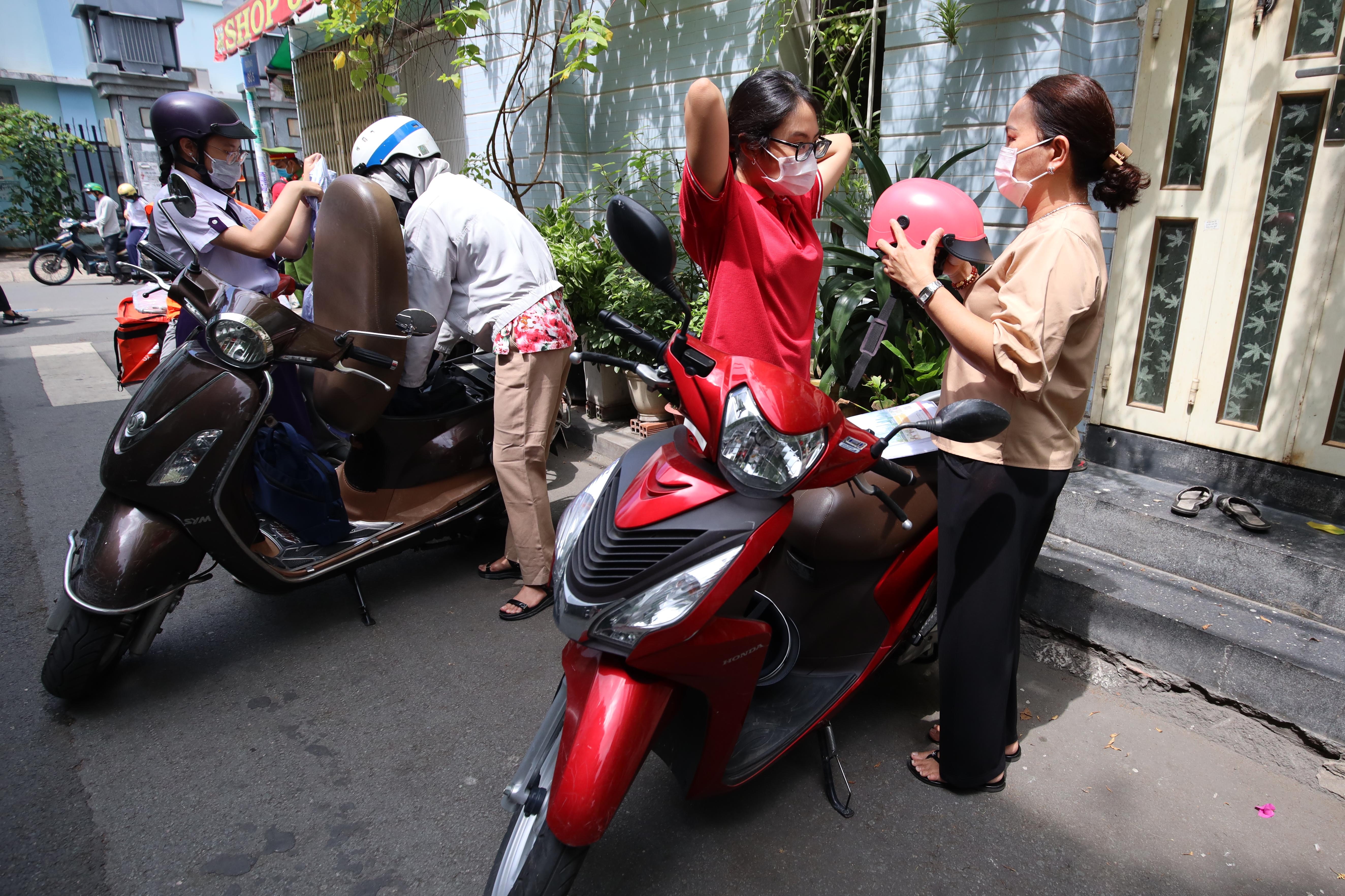 Phuong My Chi thi THPT QG o TP.HCM anh 35