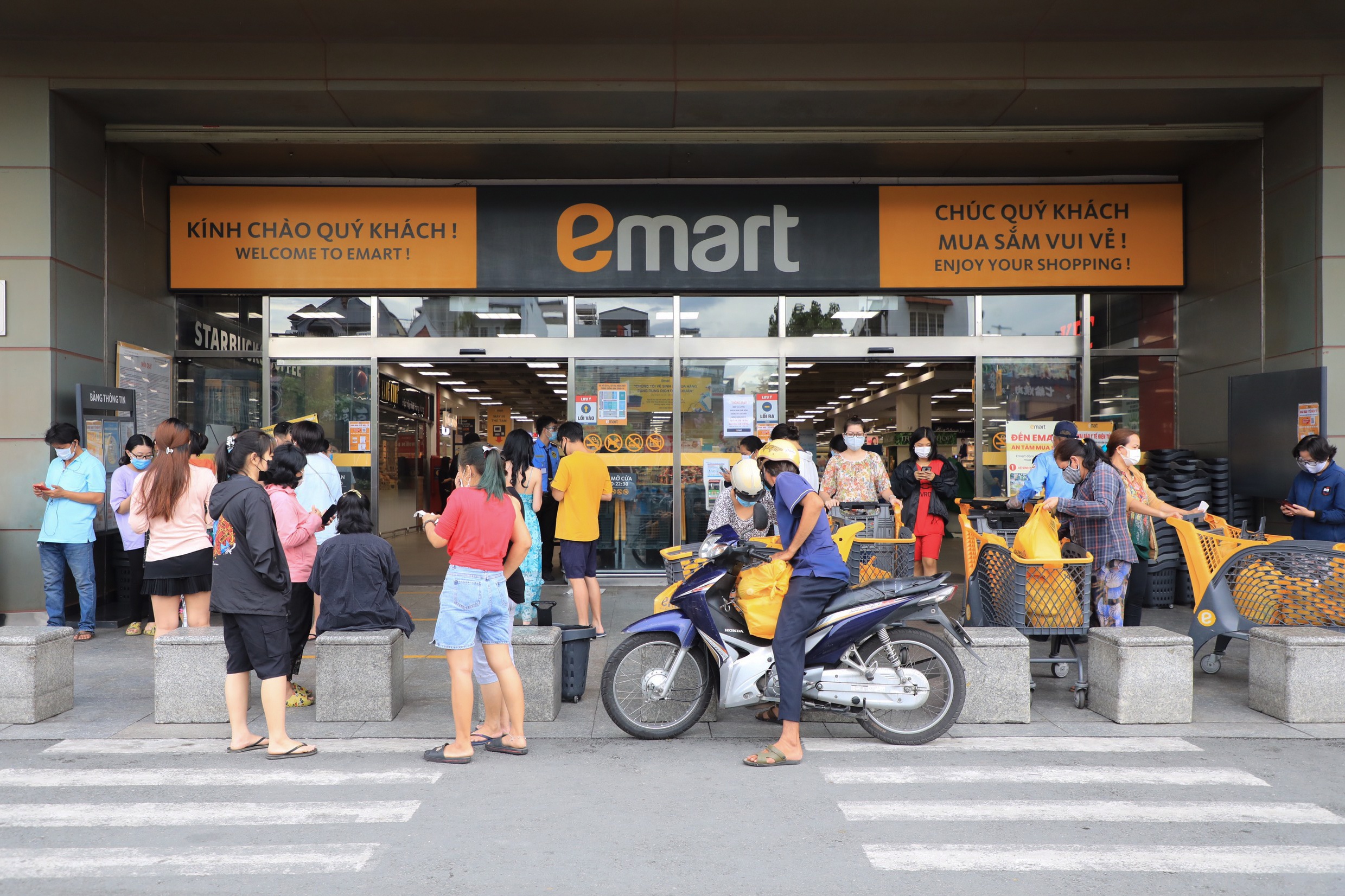 Gia ca tang vot truoc ngay gian cach anh 11