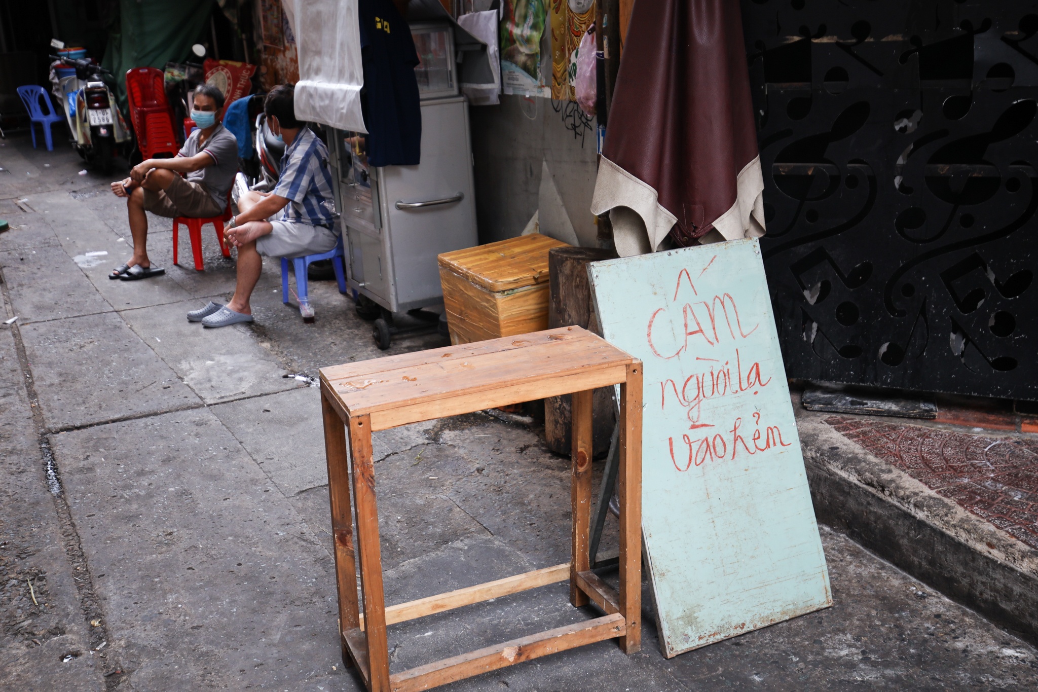 Nguoi dan Bui Vien dat bien cam nguoi la vao hem anh 6