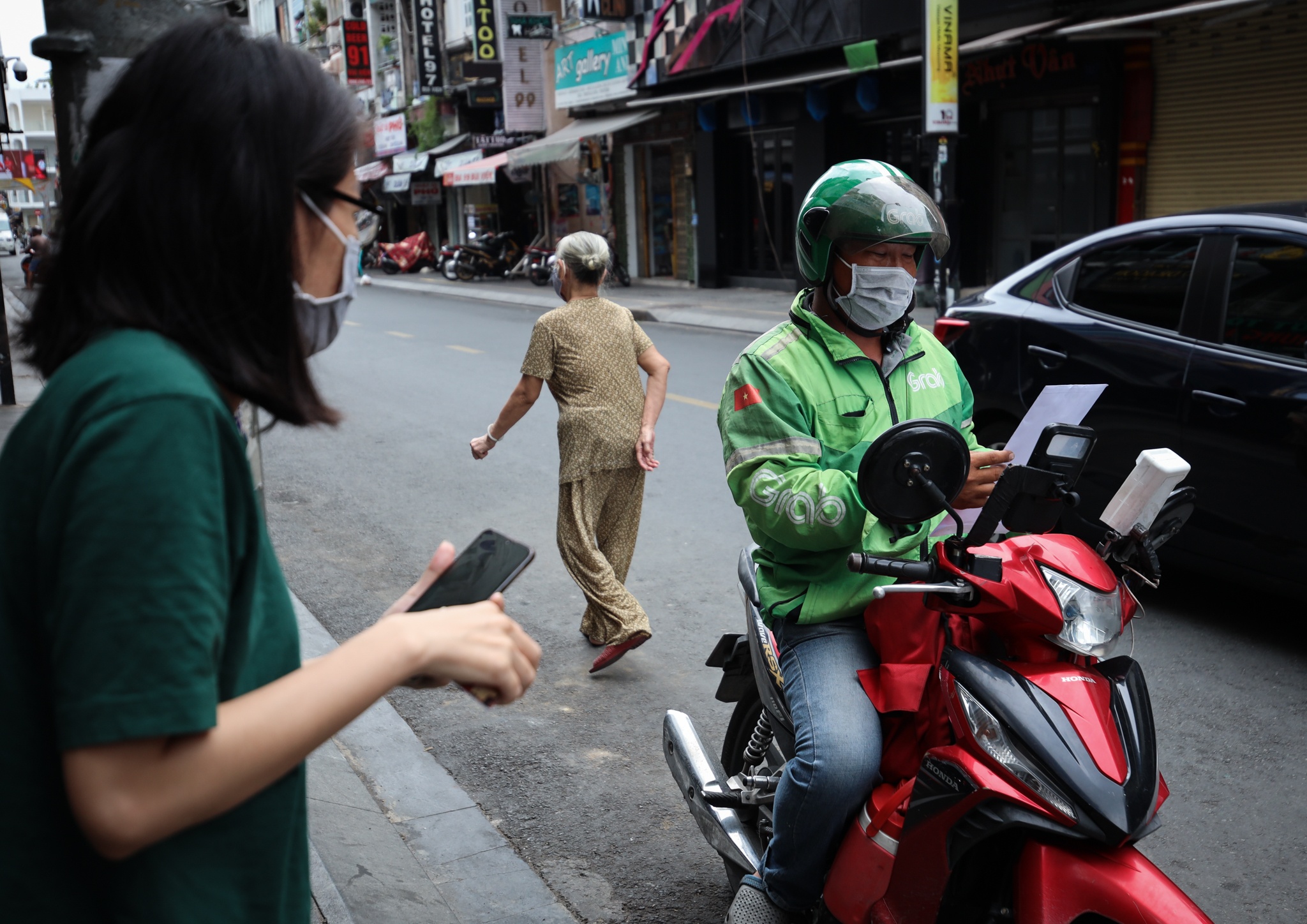 Nguoi dan Bui Vien dat bien cam nguoi la vao hem anh 9