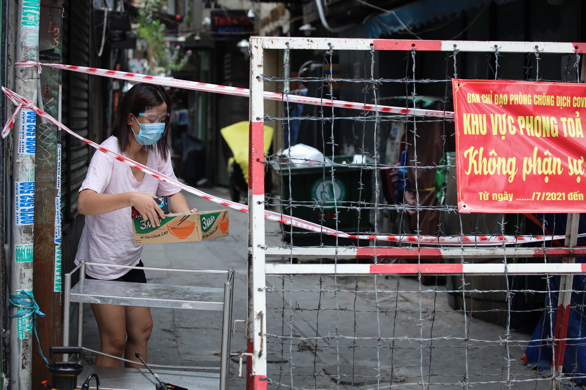 Nguoi dan Bui Vien dat bien cam nguoi la vao hem anh 10