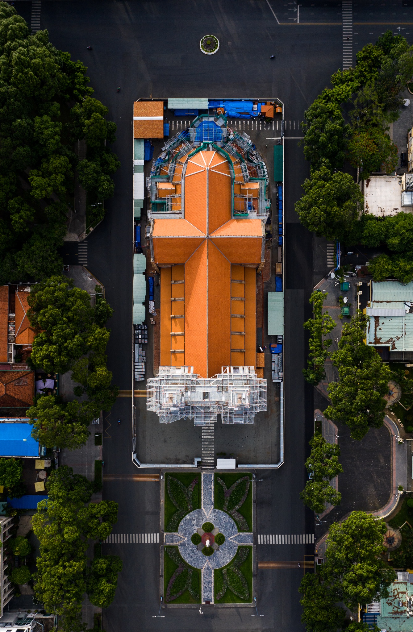 TP.HCM vang ve ngay gian cach anh 2