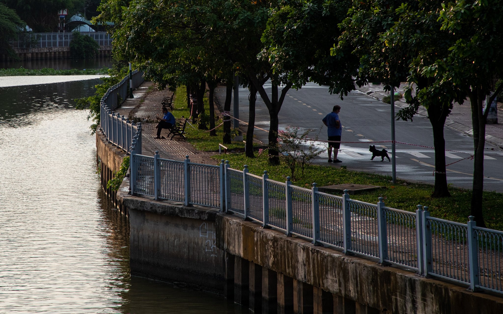 TP.HCM vang ve ngay gian cach anh 28