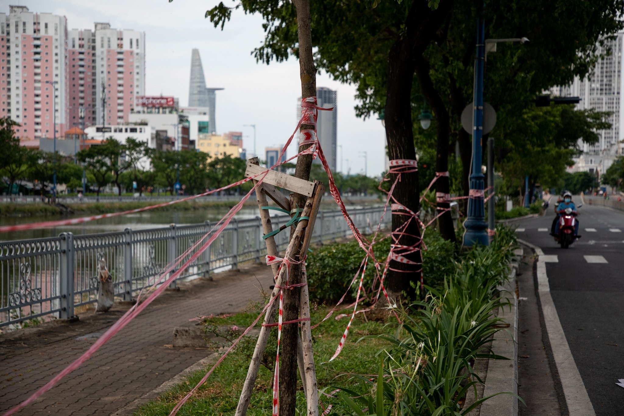 TP.HCM vang ve ngay gian cach anh 31