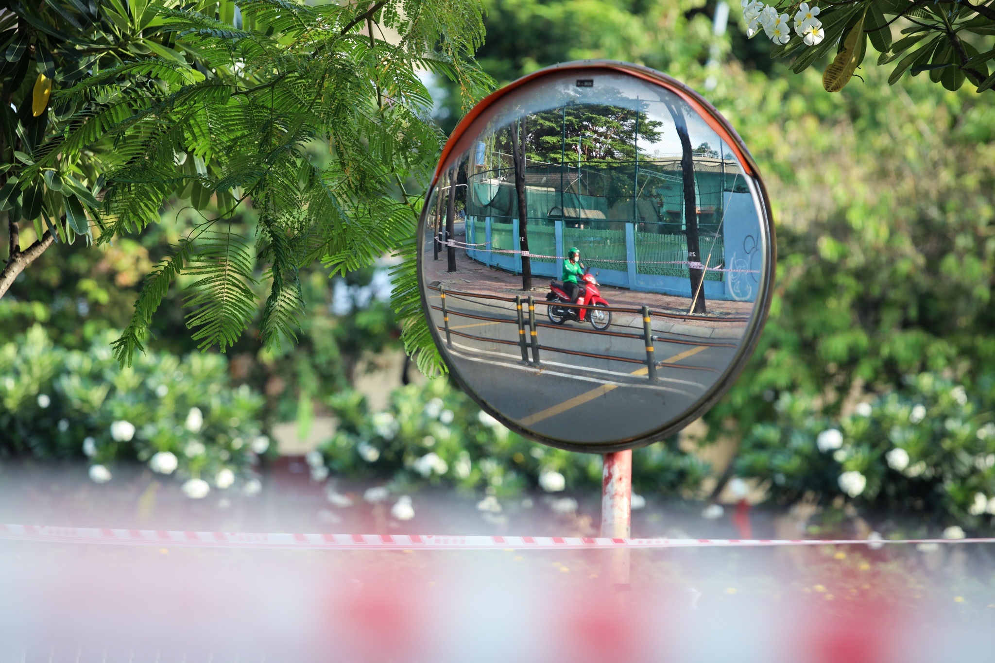 TP.HCM vang ve ngay gian cach anh 34