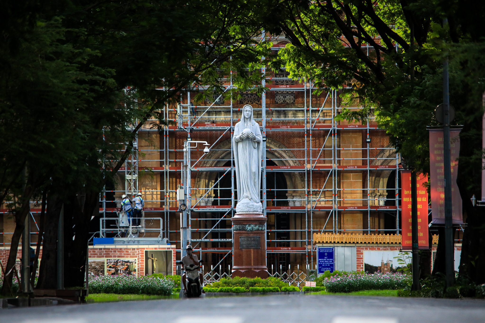 TP.HCM vang ve ngay gian cach anh 4